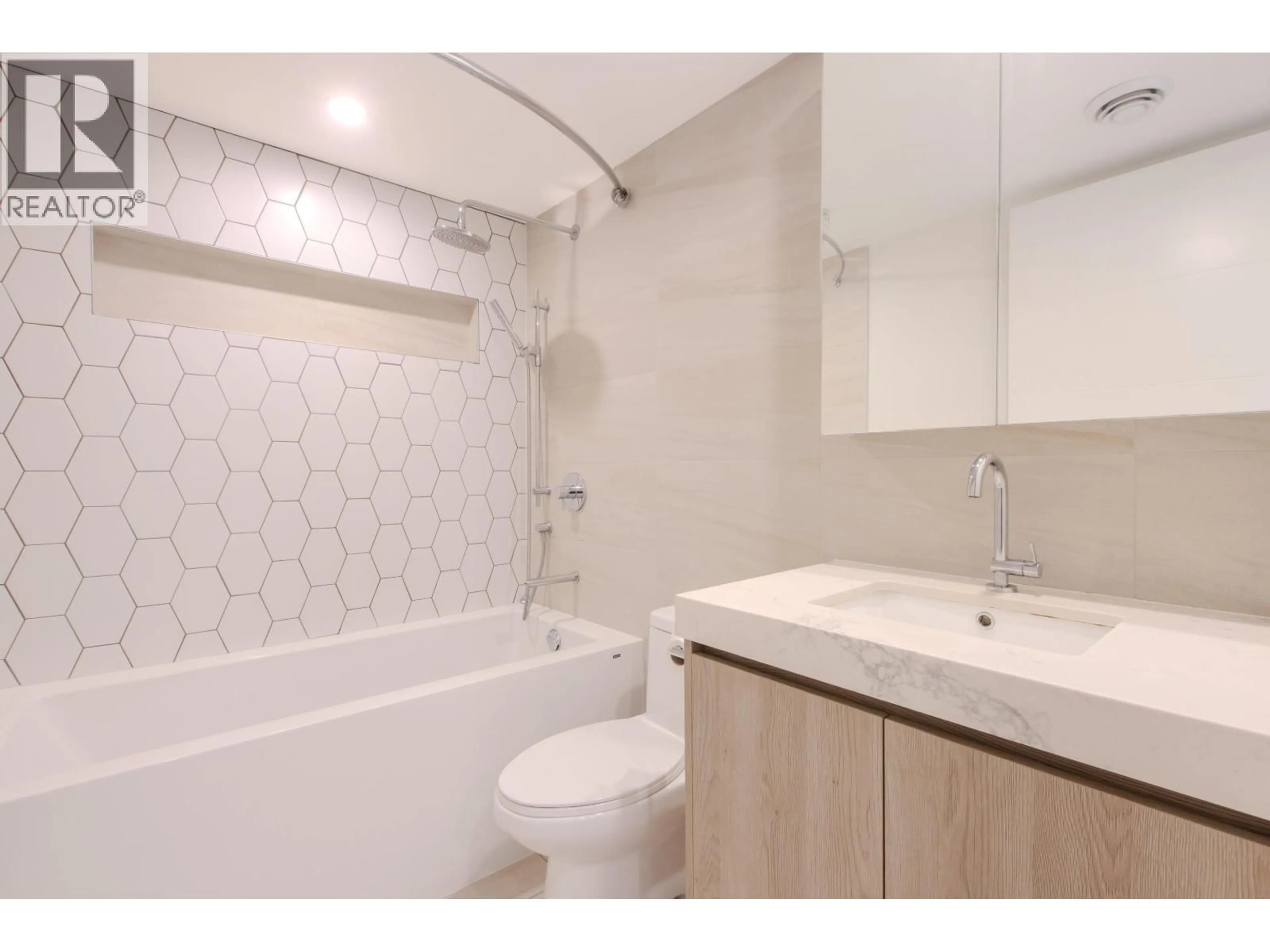 Standard bathroom, ceramic/tile floor for 626 - 38362 BUCKLEY AVENUE, Squamish British Columbia V8B0J8