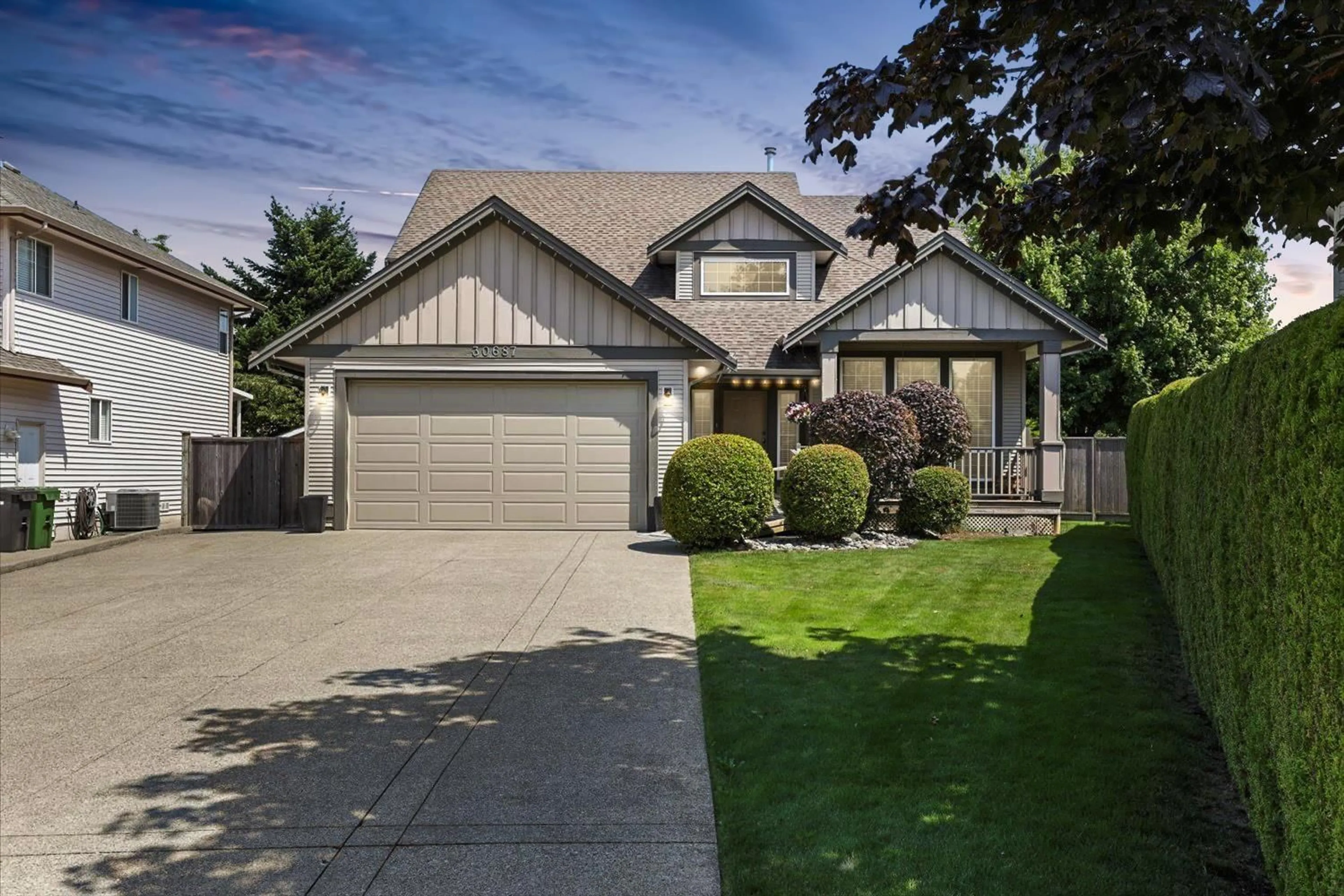 Home with vinyl exterior material, street for 30687 STEELHEAD COURT, Abbotsford British Columbia V2T6V1