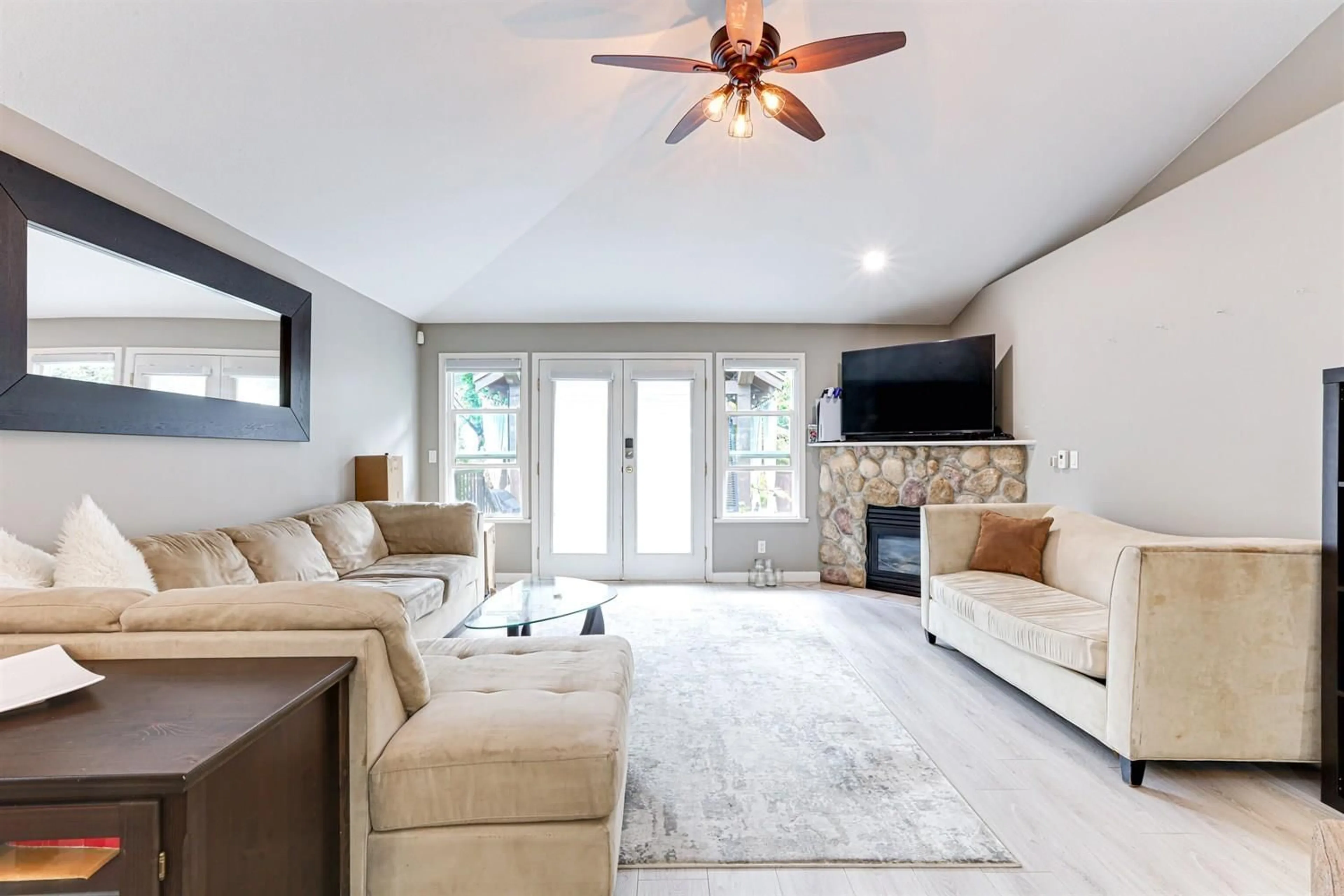 Living room with furniture, unknown for 18260 69, Surrey British Columbia V3S9H5