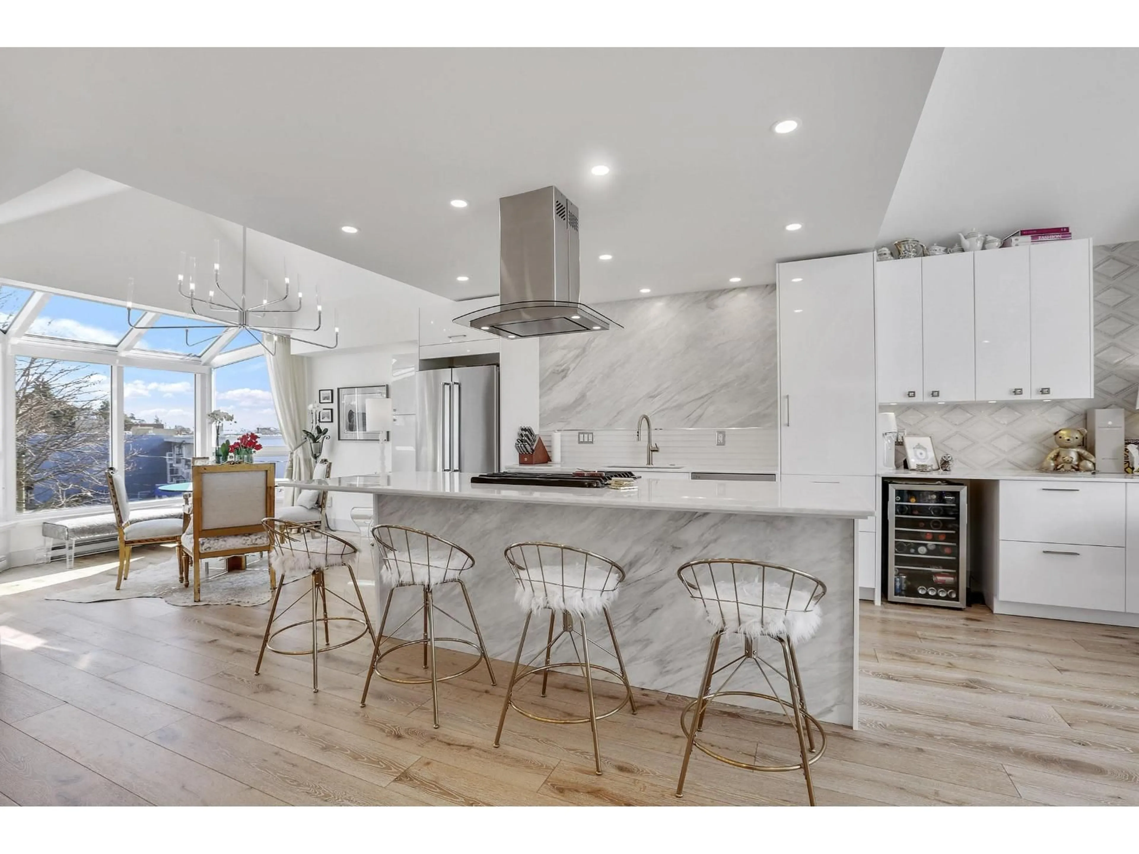 Open concept kitchen, unknown for 1115 ELM, White Rock British Columbia V4B3R9