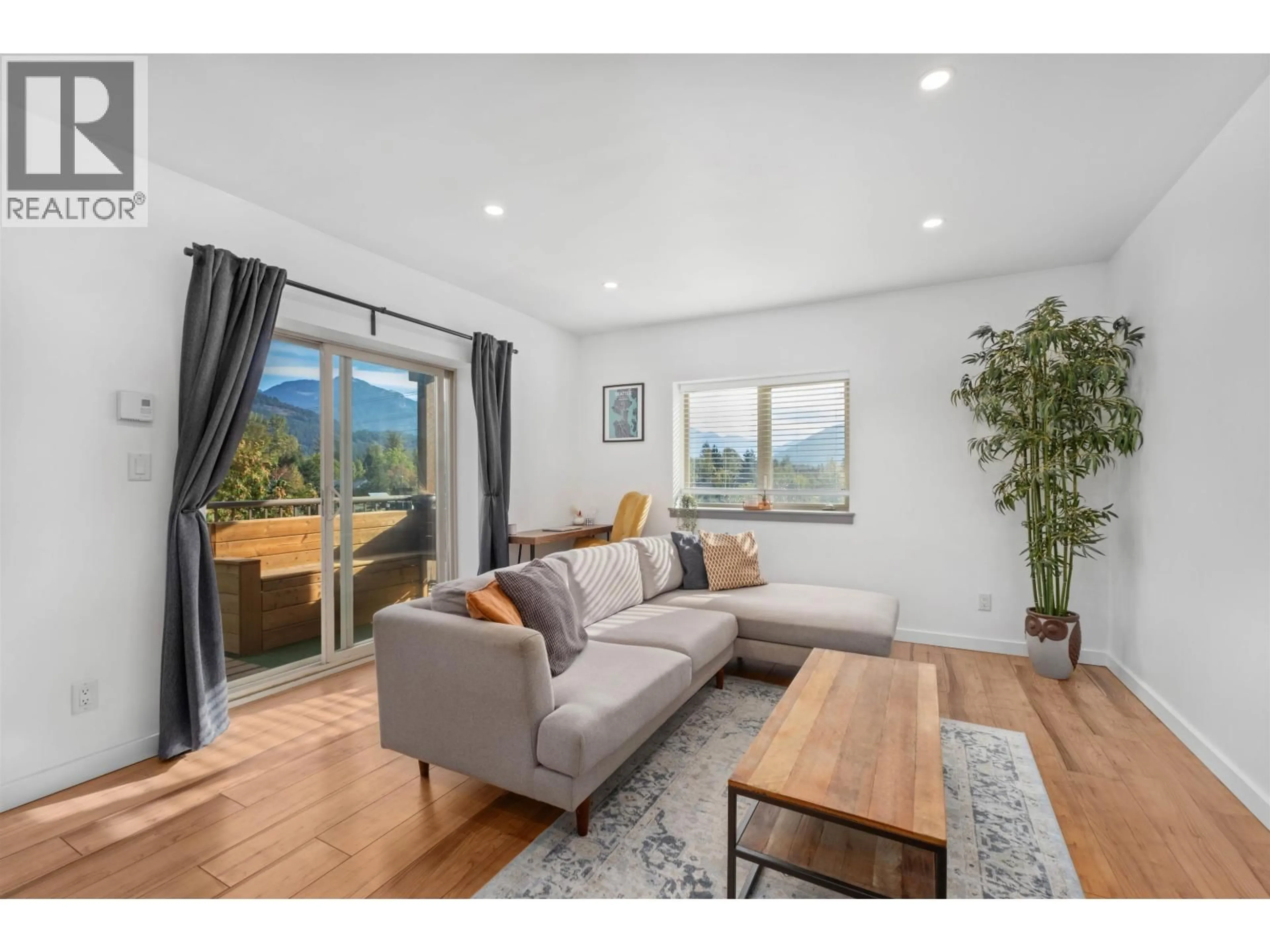 Living room with furniture, wood/laminate floor for 207 - 1411 PORTAGE ROAD, Pemberton British Columbia V0N2L1