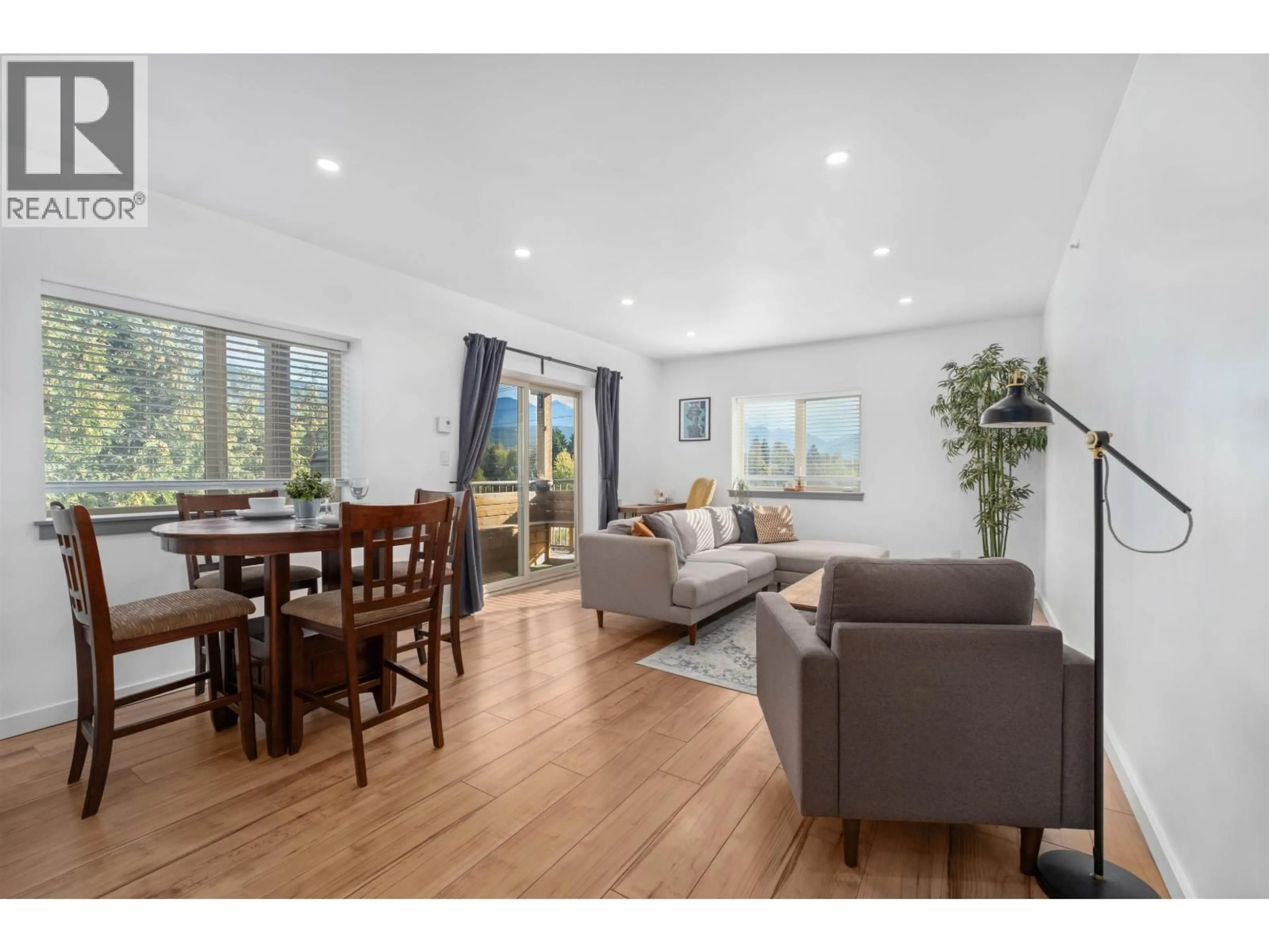 Living room with furniture, wood/laminate floor for 207 - 1411 PORTAGE ROAD, Pemberton British Columbia V0N2L1