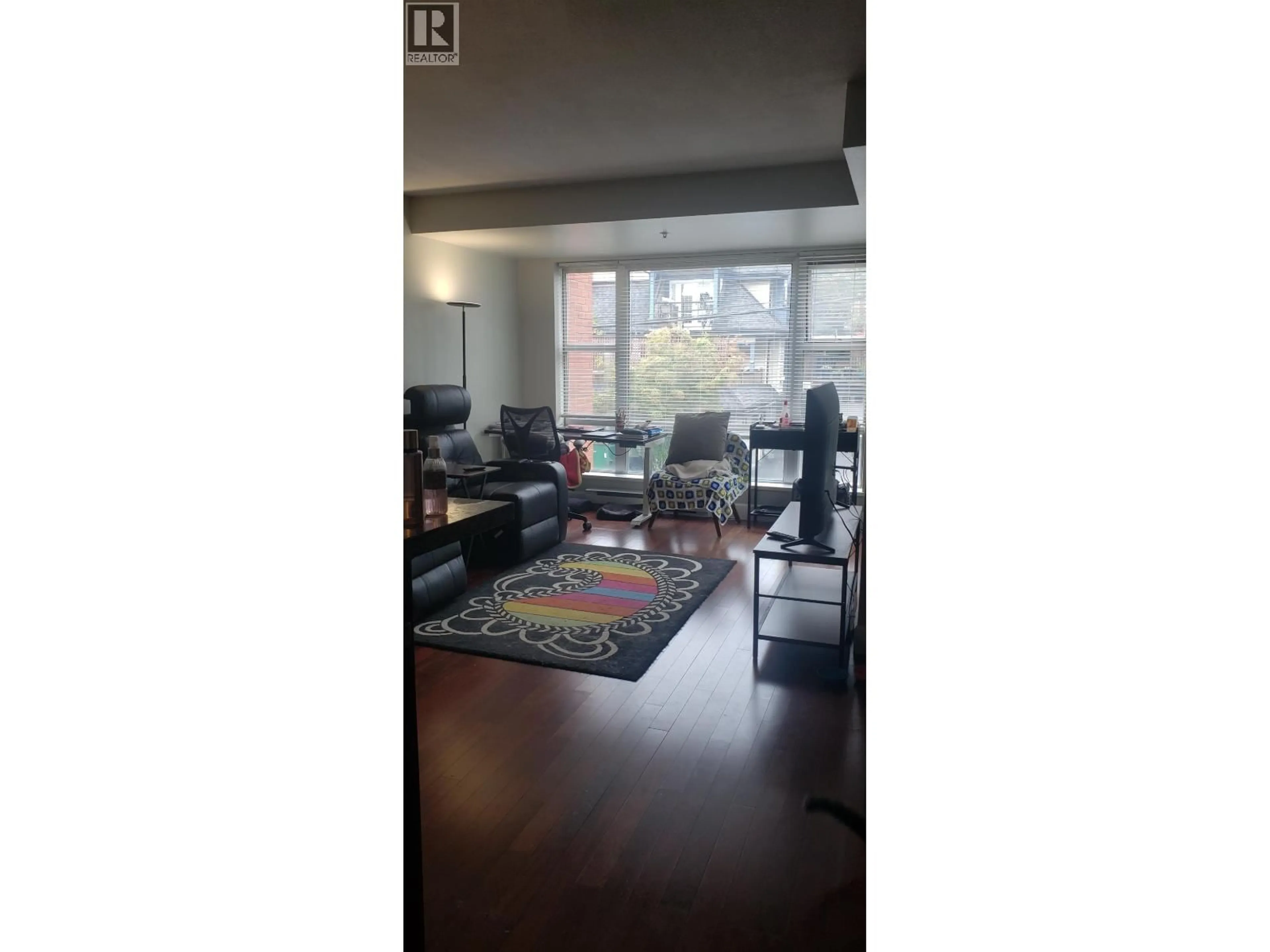 A pic of a room for 413 - 3811 HASTINGS STREET, Burnaby British Columbia V5C6V2