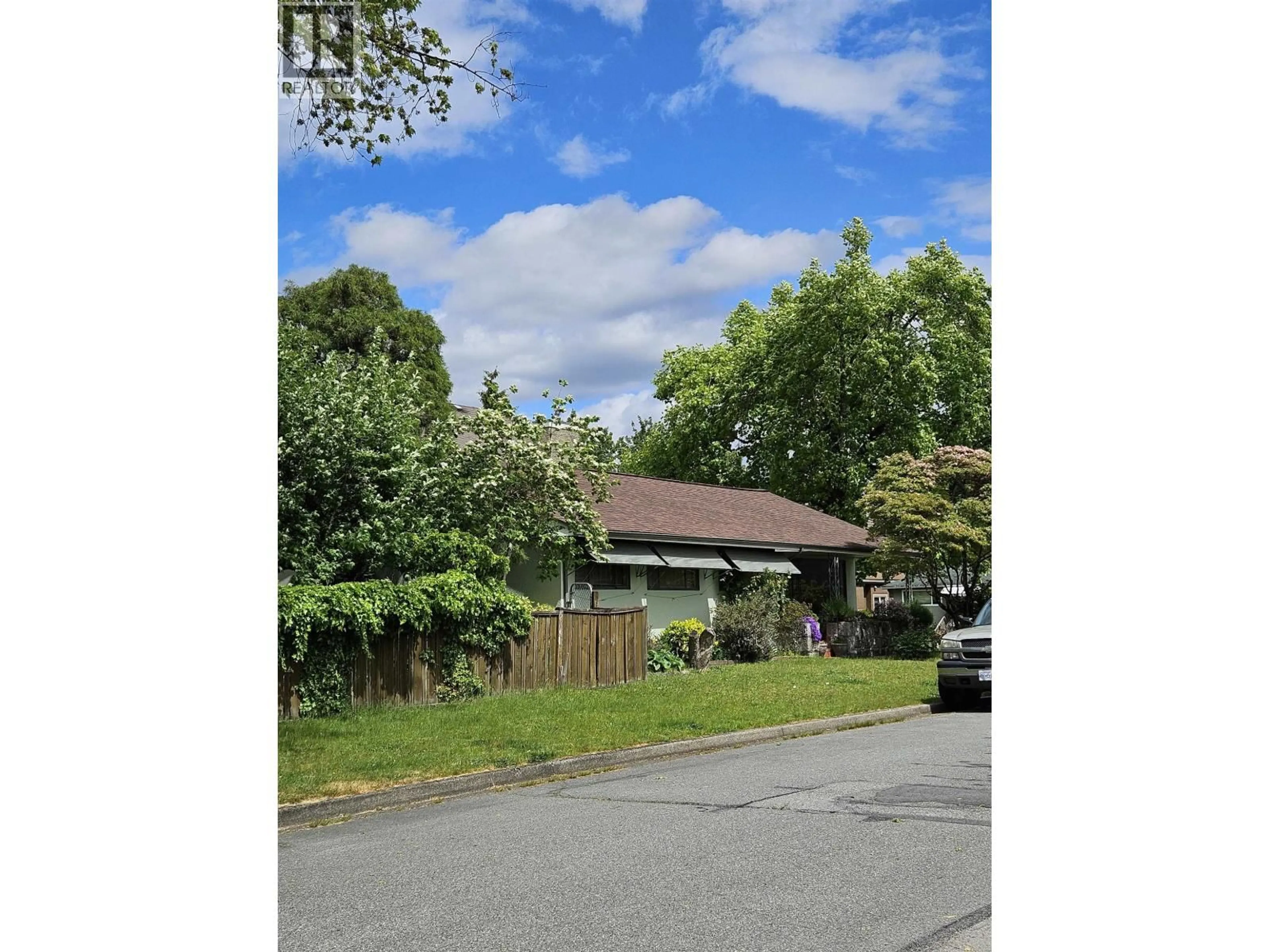 A pic from outside/outdoor area/front of a property/back of a property/a pic from drone, street for 3625 24TH AVENUE, Vancouver British Columbia V5R1G9