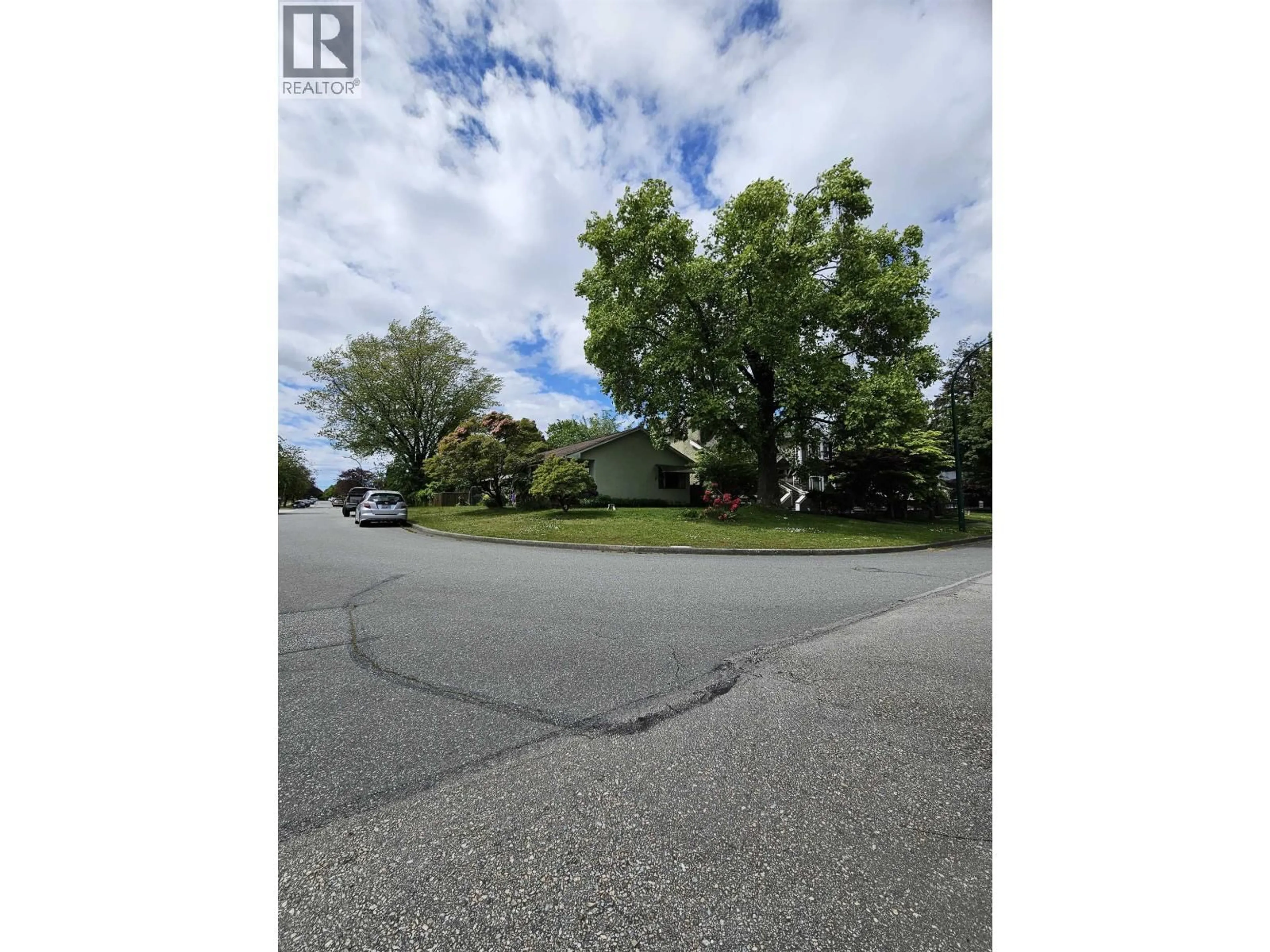 A pic from outside/outdoor area/front of a property/back of a property/a pic from drone, street for 3625 24TH AVENUE, Vancouver British Columbia V5R1G9
