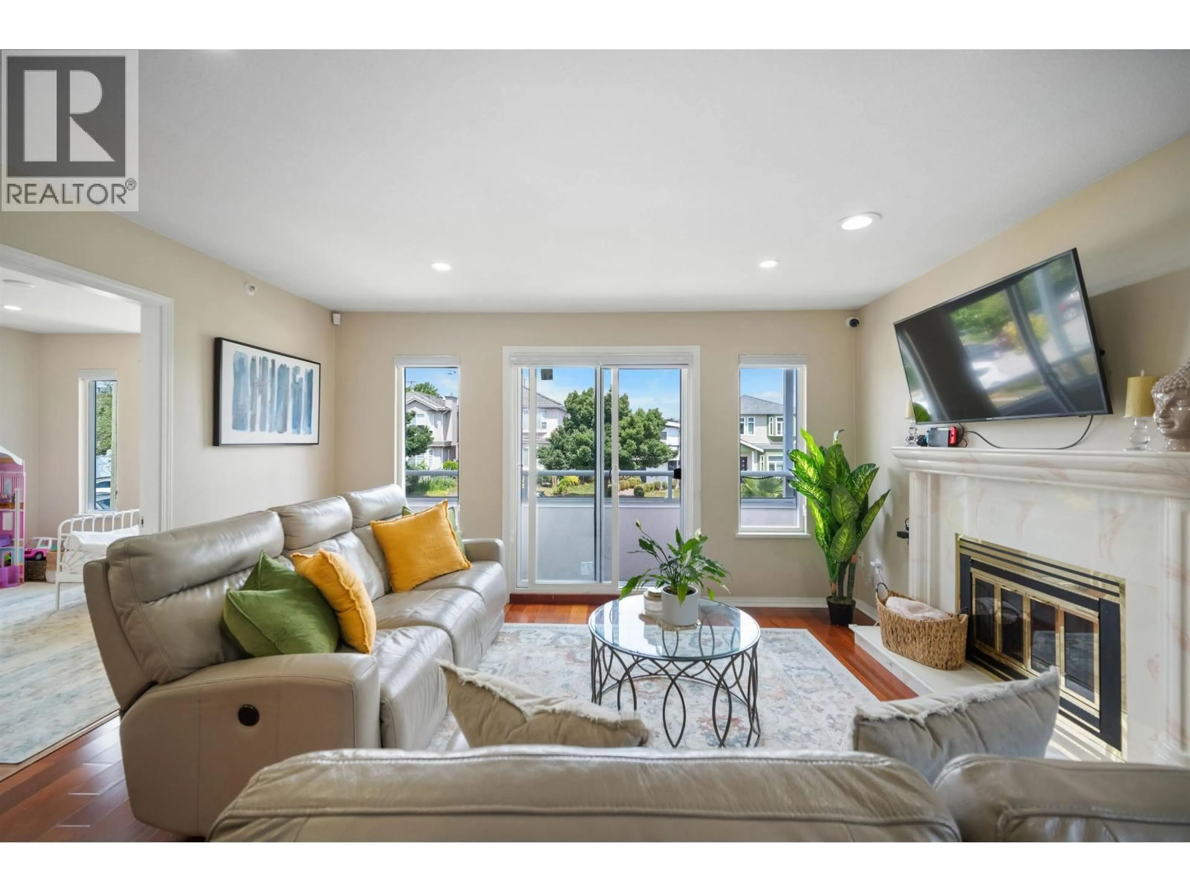 Living room with furniture, unknown for 248 59TH AVENUE, Vancouver British Columbia V5X1X9