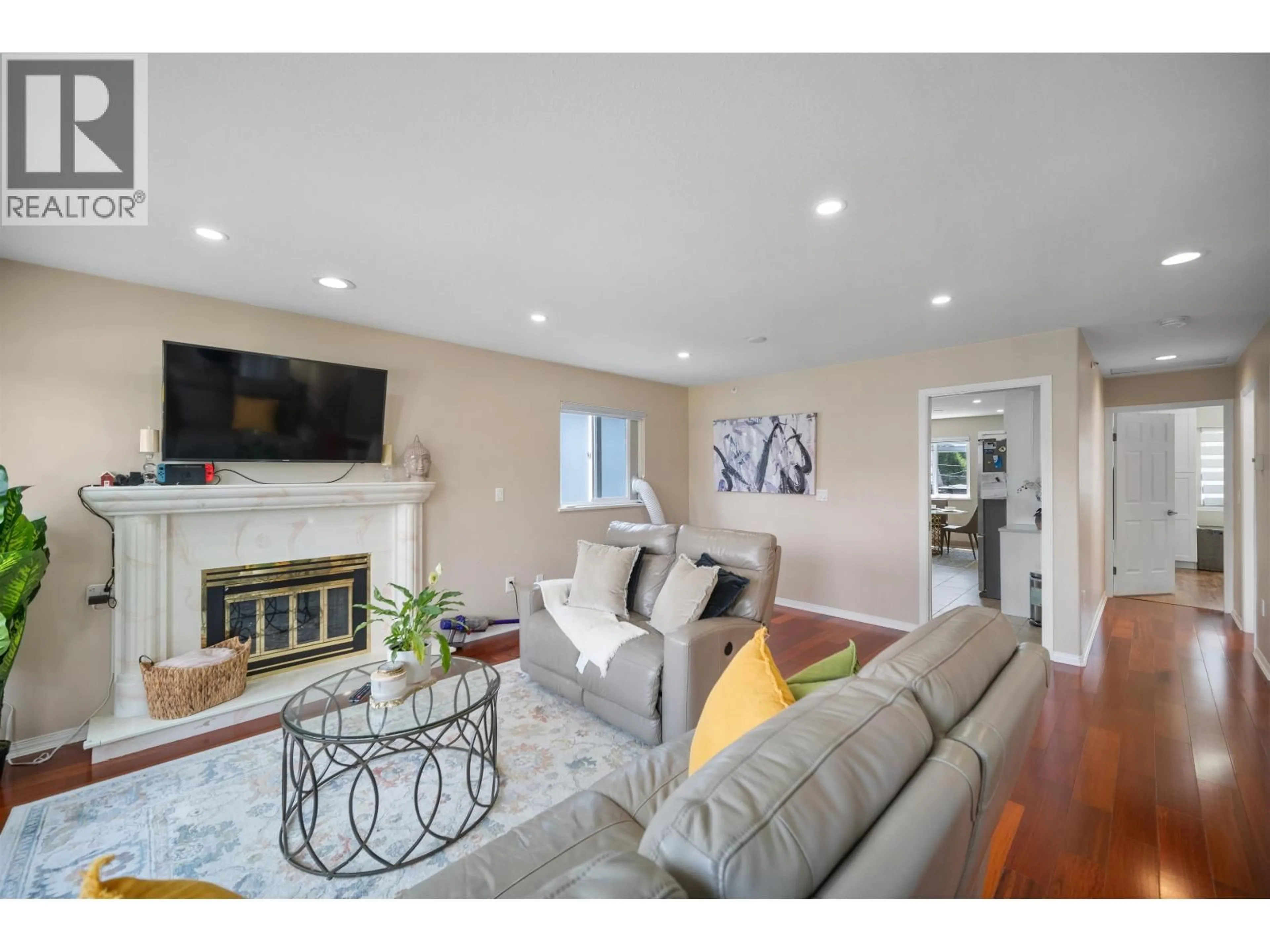 Living room with furniture, unknown for 248 59TH AVENUE, Vancouver British Columbia V5X1X9