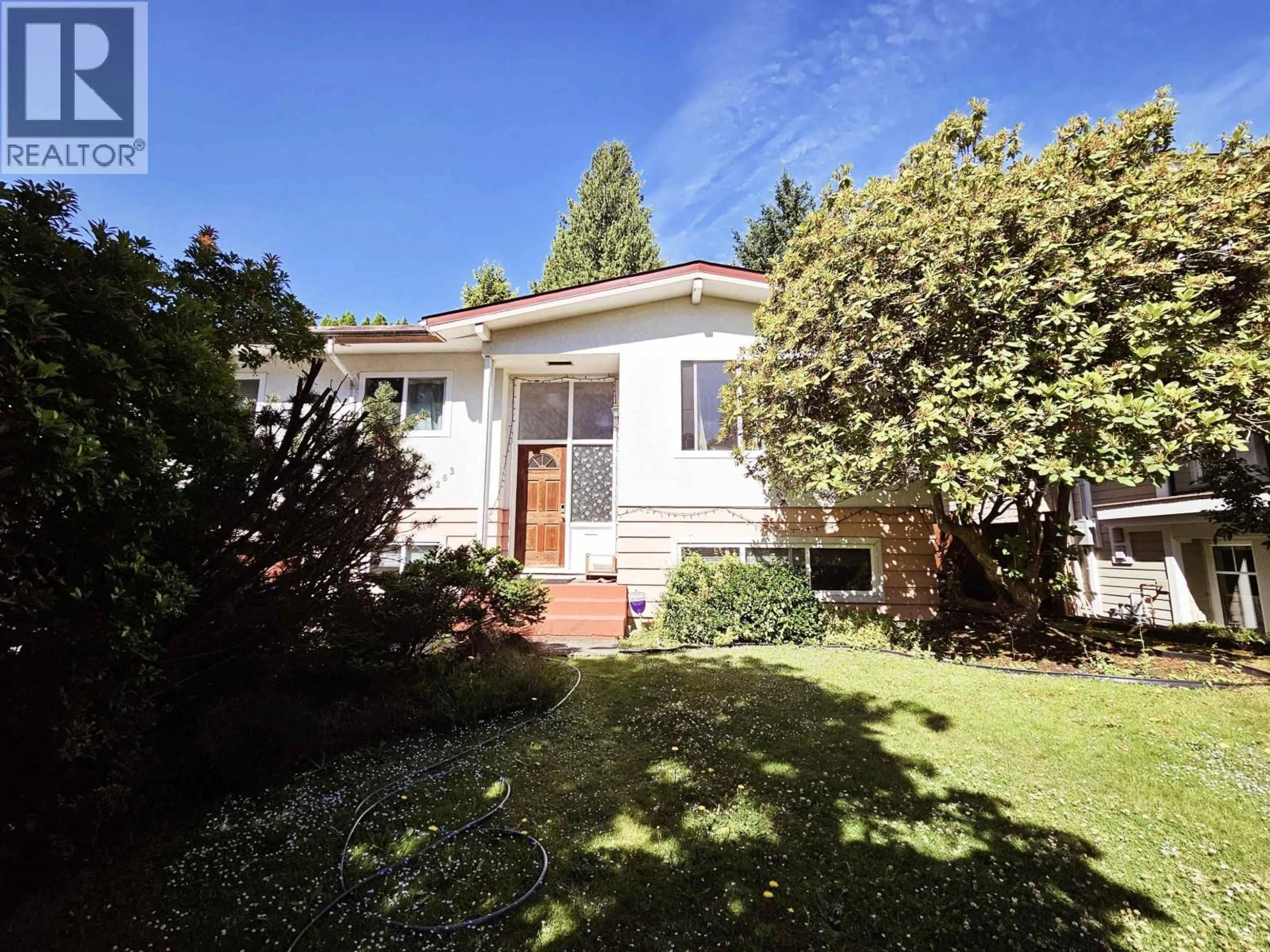 A pic from outside/outdoor area/front of a property/back of a property/a pic from drone, street for 4263 ATLEE AVENUE, Burnaby British Columbia V5G3R7