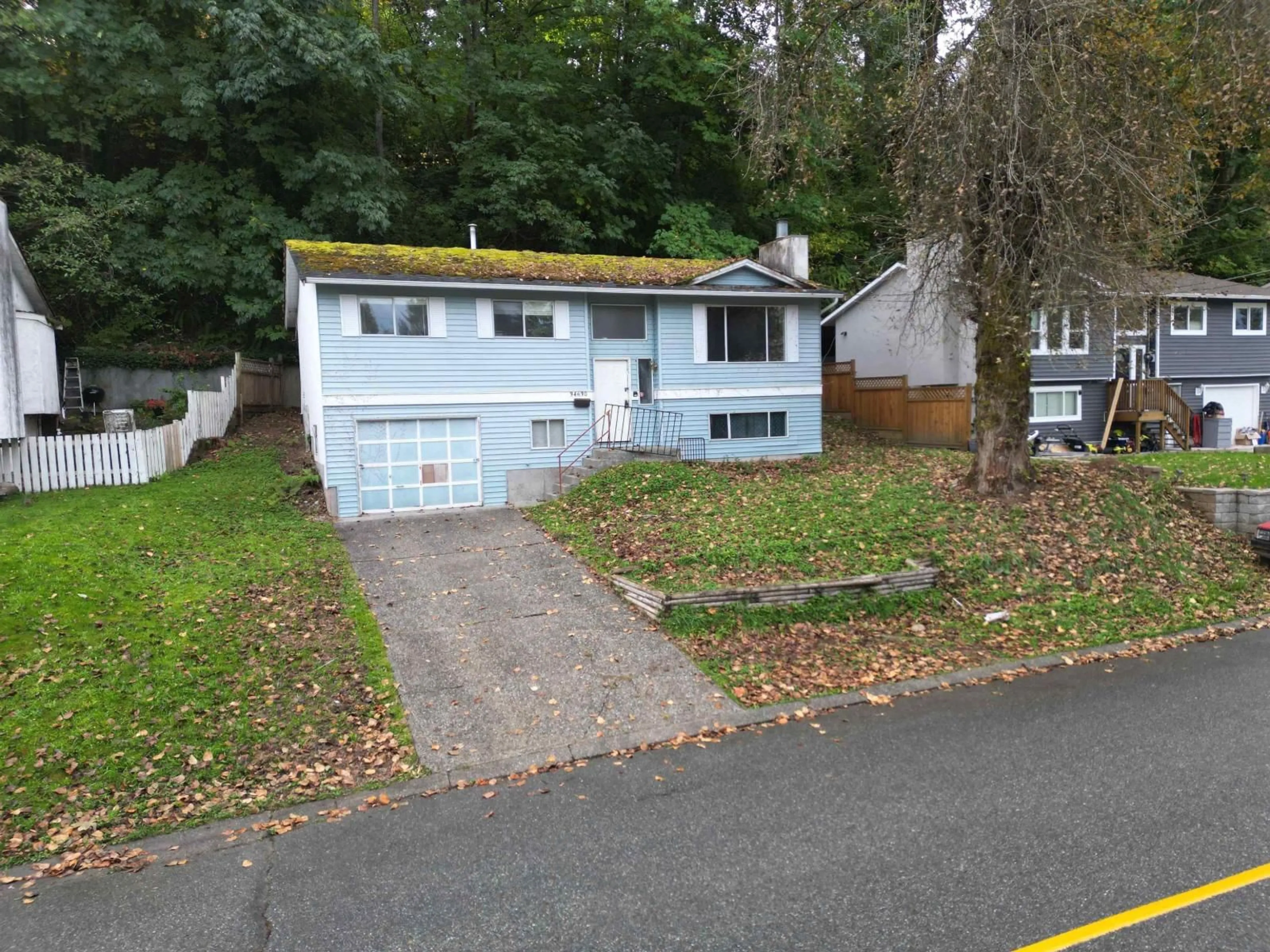 A pic from outside/outdoor area/front of a property/back of a property/a pic from drone, street for 34630 IMMEL, Abbotsford British Columbia V2S4T7