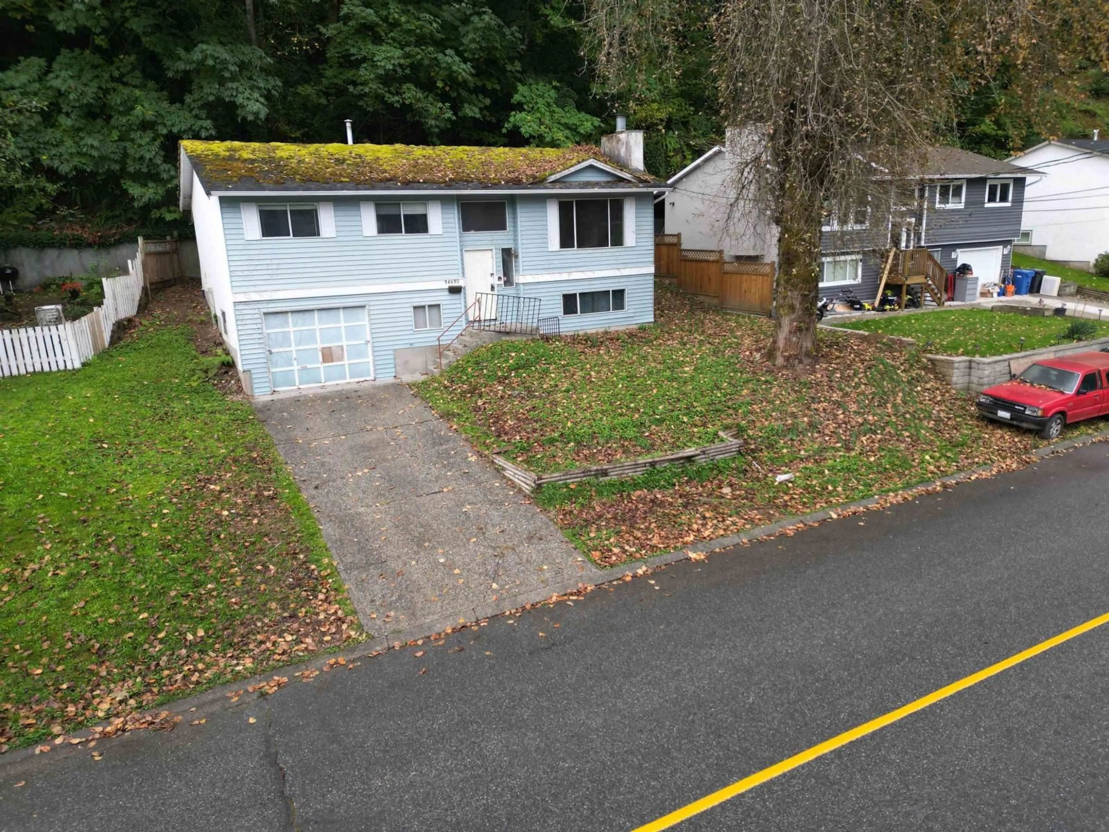 A pic from outside/outdoor area/front of a property/back of a property/a pic from drone, street for 34630 IMMEL, Abbotsford British Columbia V2S4T7