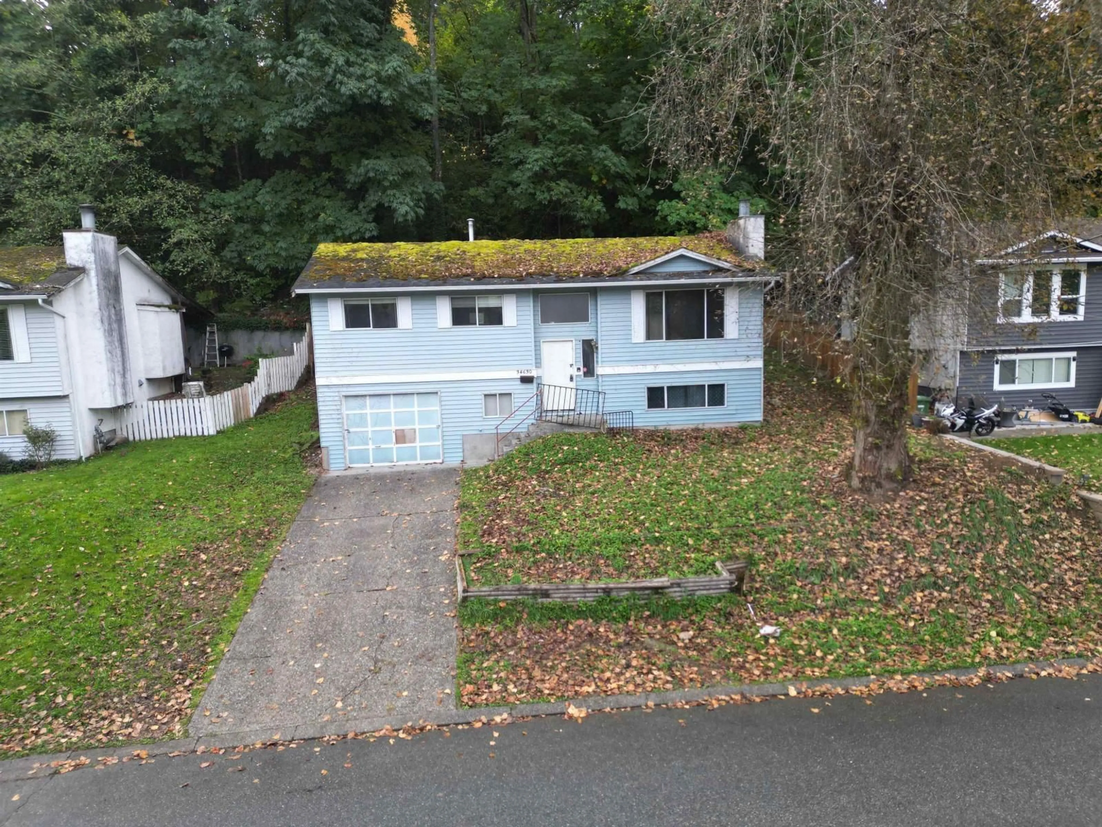 A pic from outside/outdoor area/front of a property/back of a property/a pic from drone, street for 34630 IMMEL, Abbotsford British Columbia V2S4T7