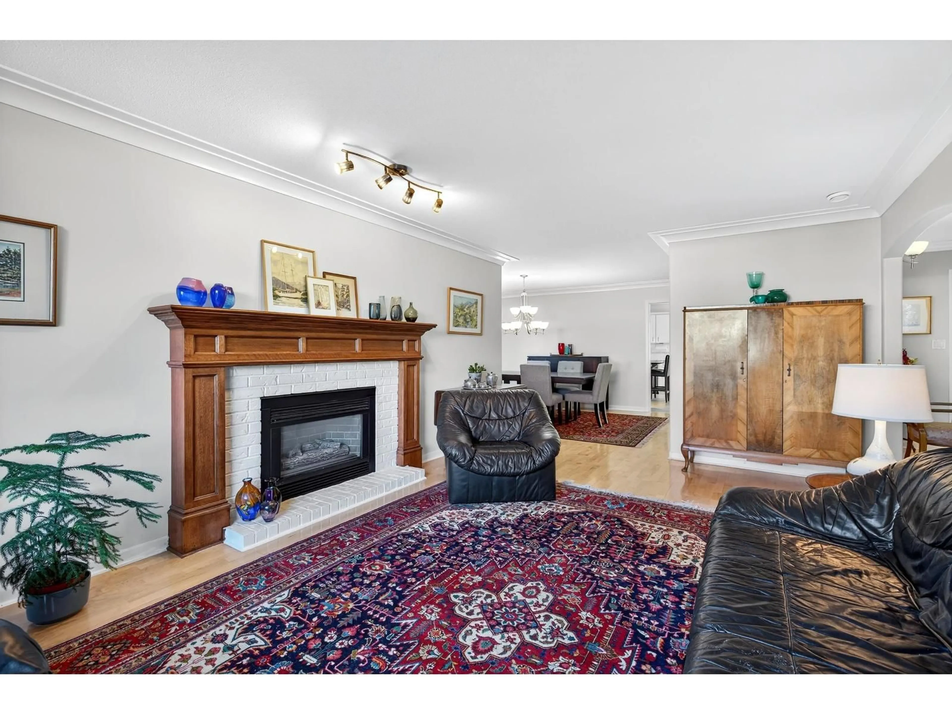 Living room with furniture, unknown for 27012 25, Langley British Columbia V4W3W5