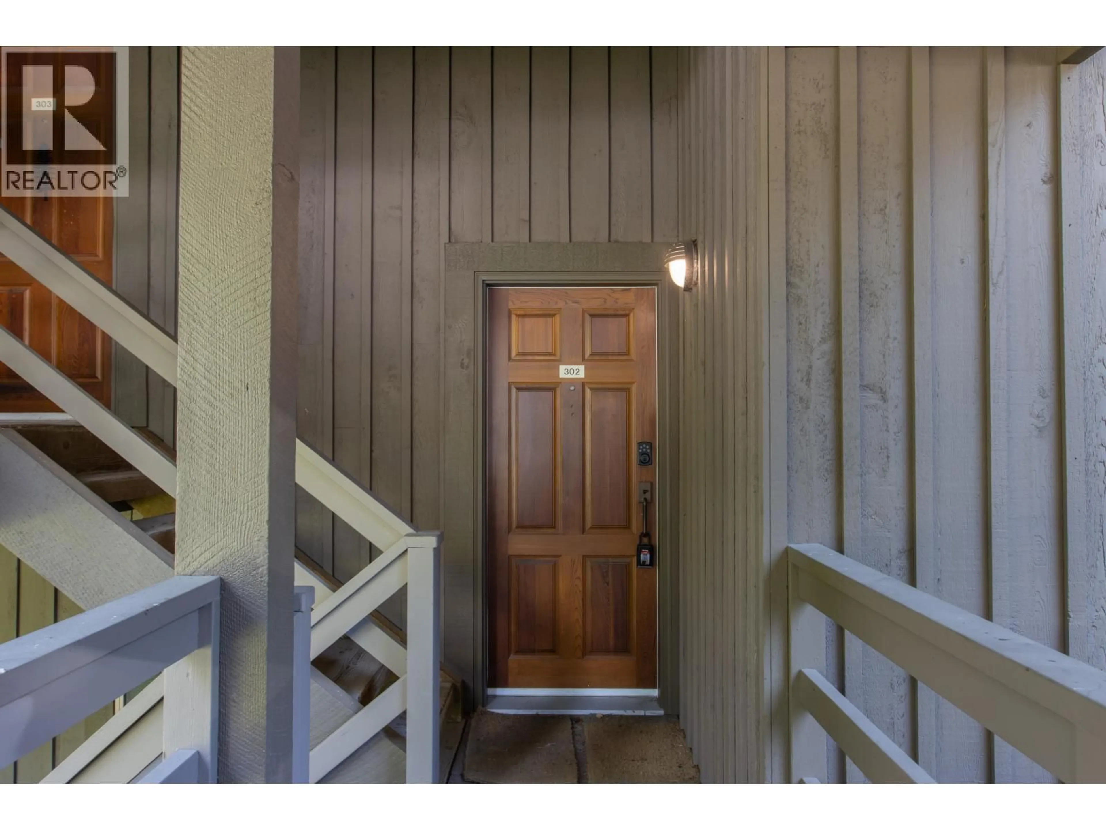 Indoor entryway for 302 - 3050 HILLCREST DRIVE, Whistler British Columbia V0N1B3