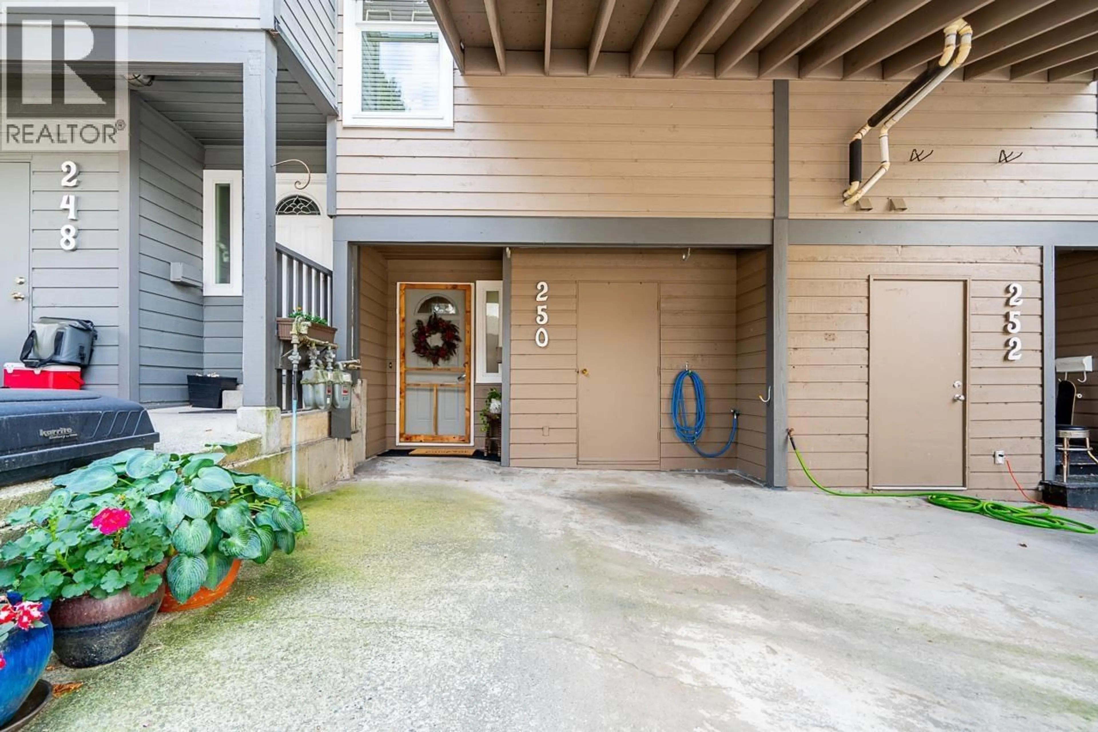 Indoor entryway for 250 BALMORAL PLACE, Port Moody British Columbia V3H4B9