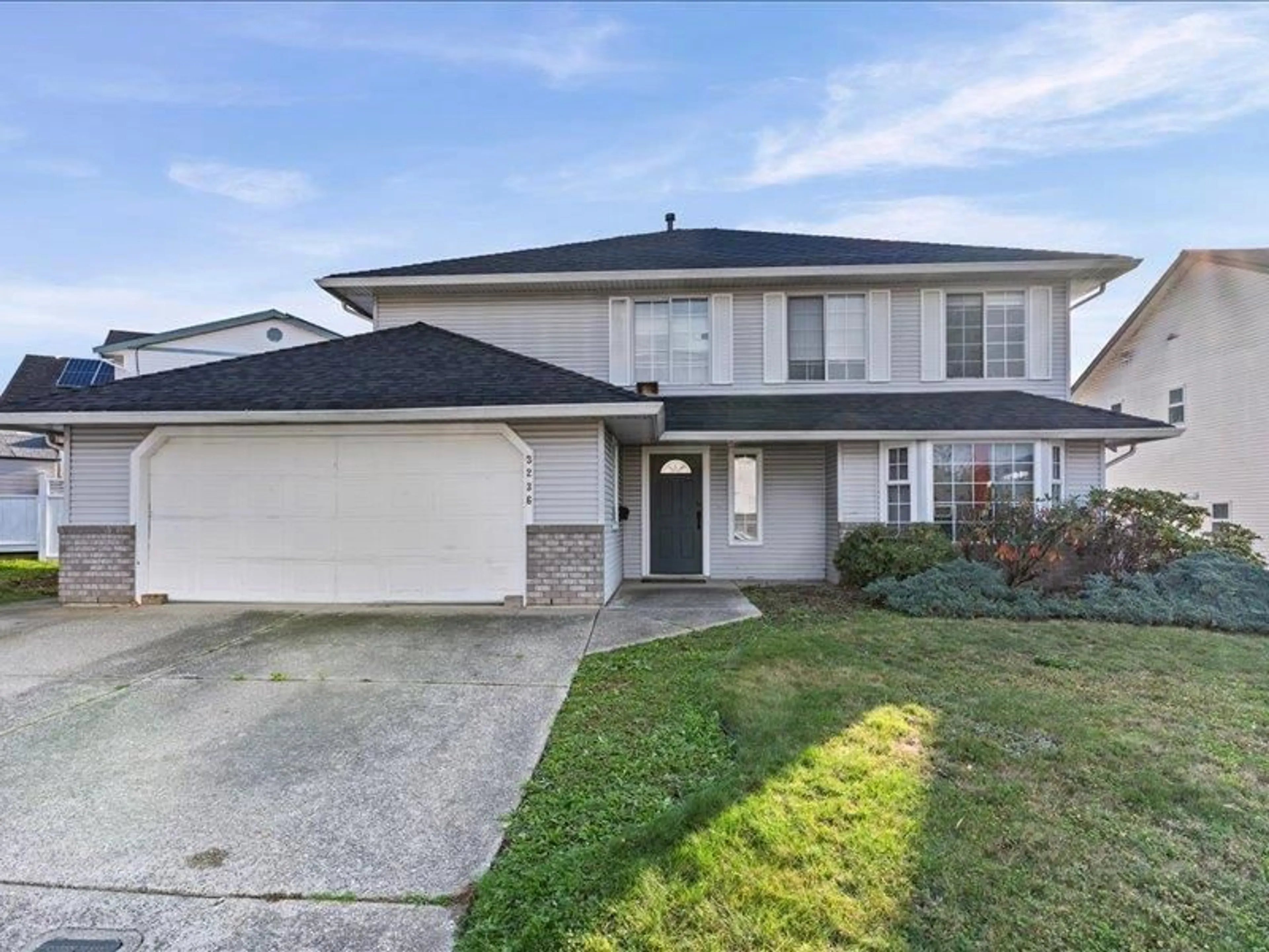 A pic from outside/outdoor area/front of a property/back of a property/a pic from drone, street for 3236 MALLARD, Abbotsford British Columbia V2T5J5