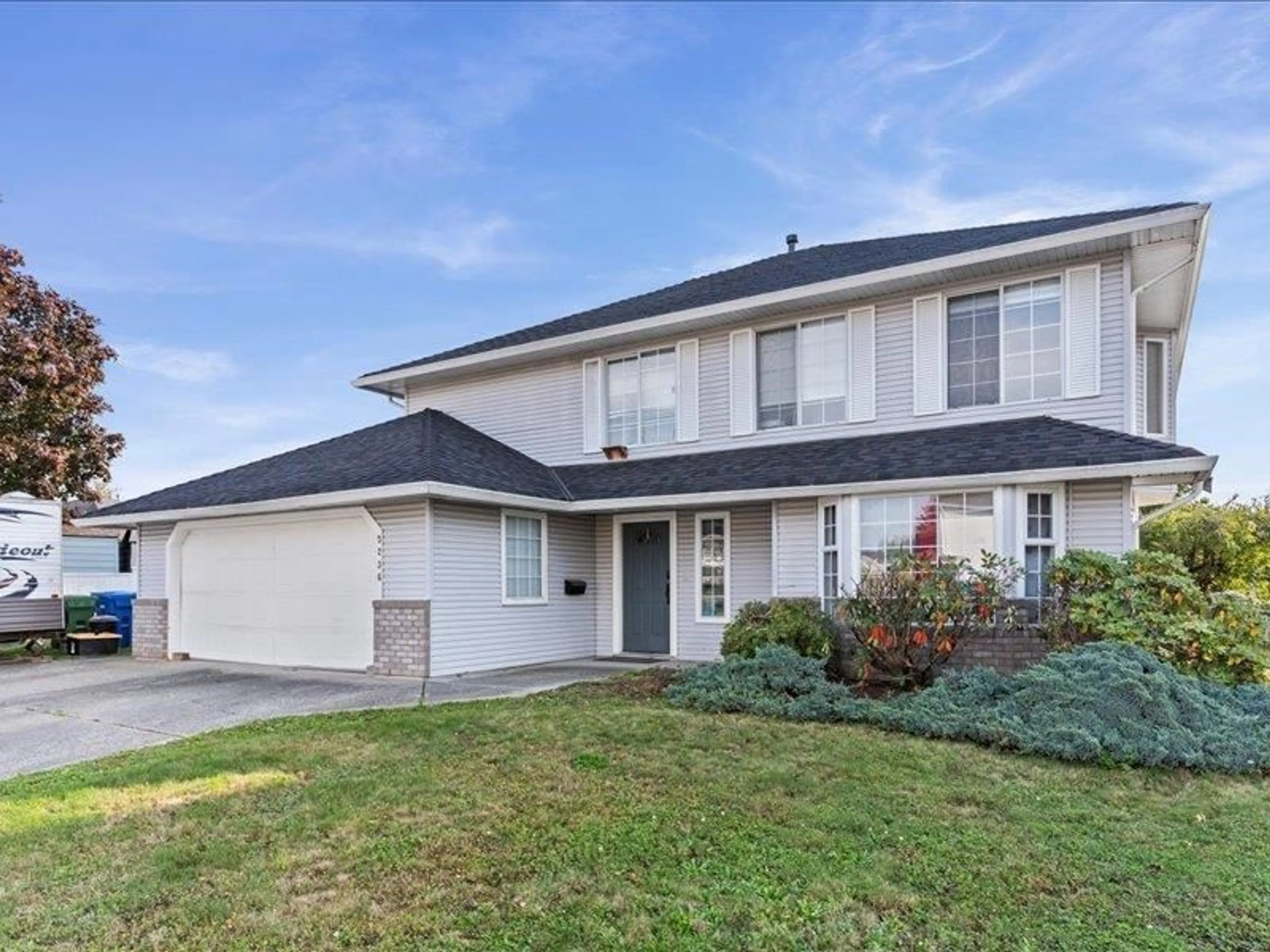 Home with vinyl exterior material, street for 3236 MALLARD, Abbotsford British Columbia V2T5J5