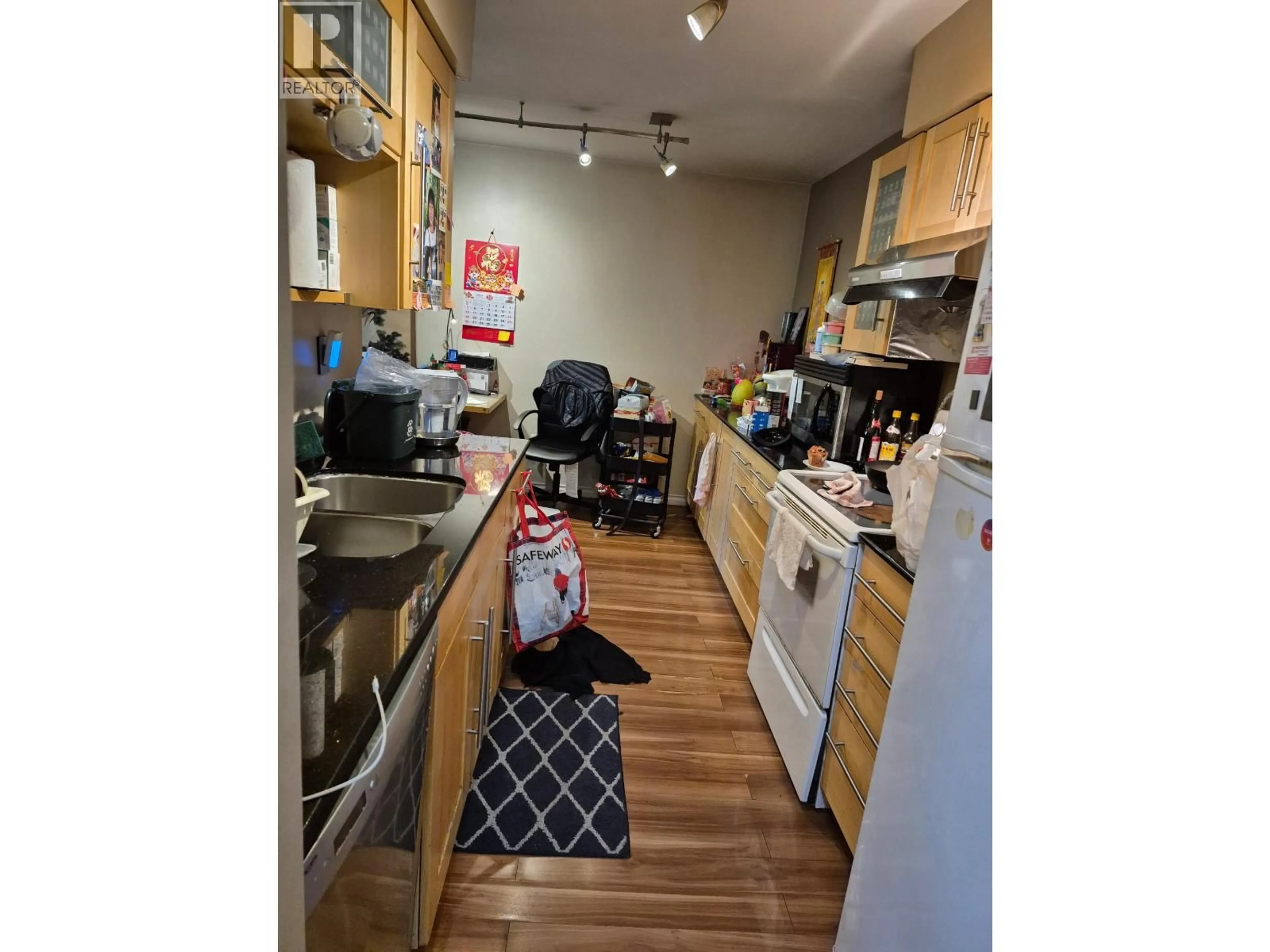 Standard kitchen, unknown for 208 - 9847 MANCHESTER DRIVE, Burnaby British Columbia V3N4P4