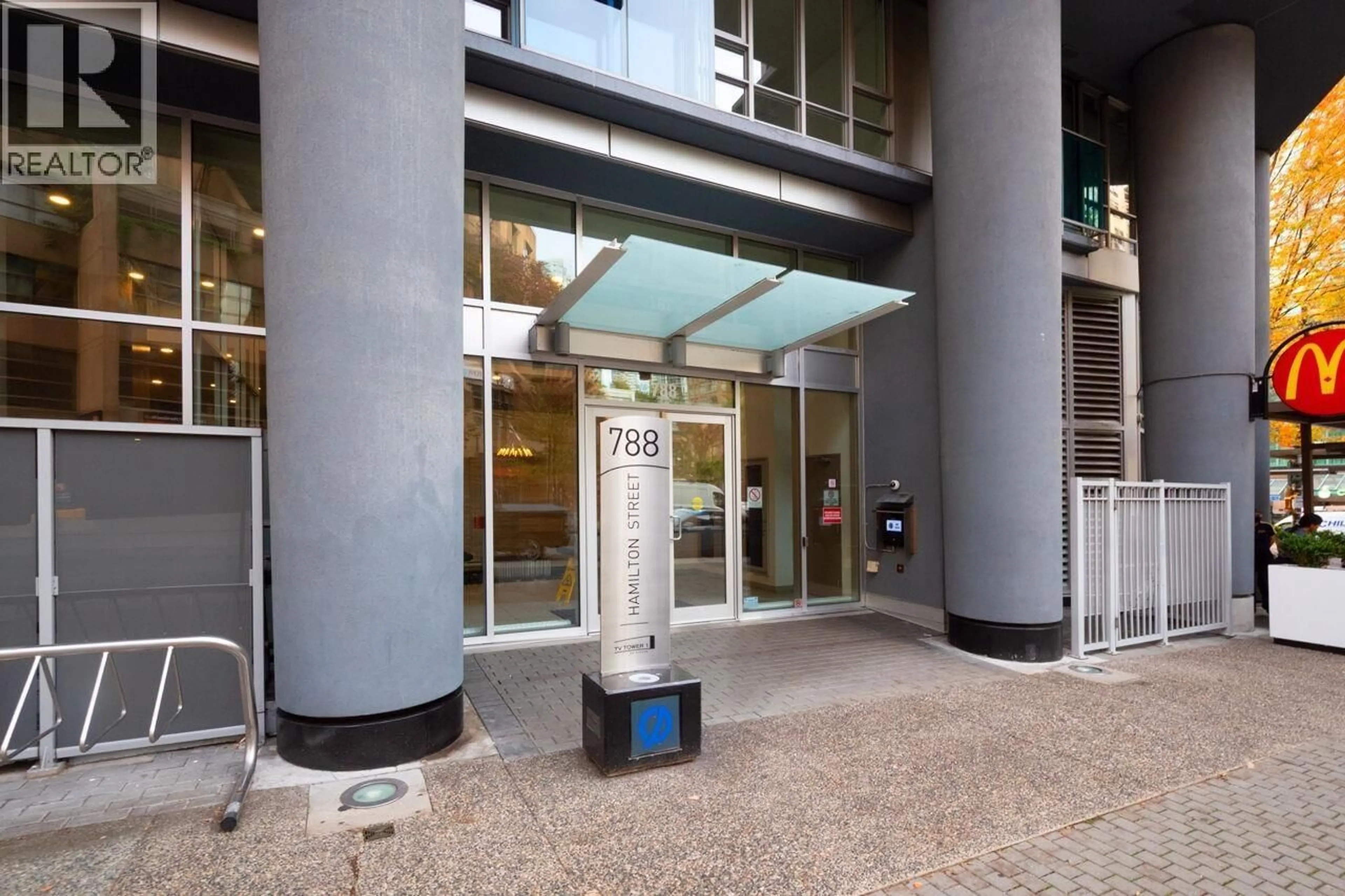 Indoor foyer for 805 - 788 HAMILTON STREET, Vancouver British Columbia V6B0E9