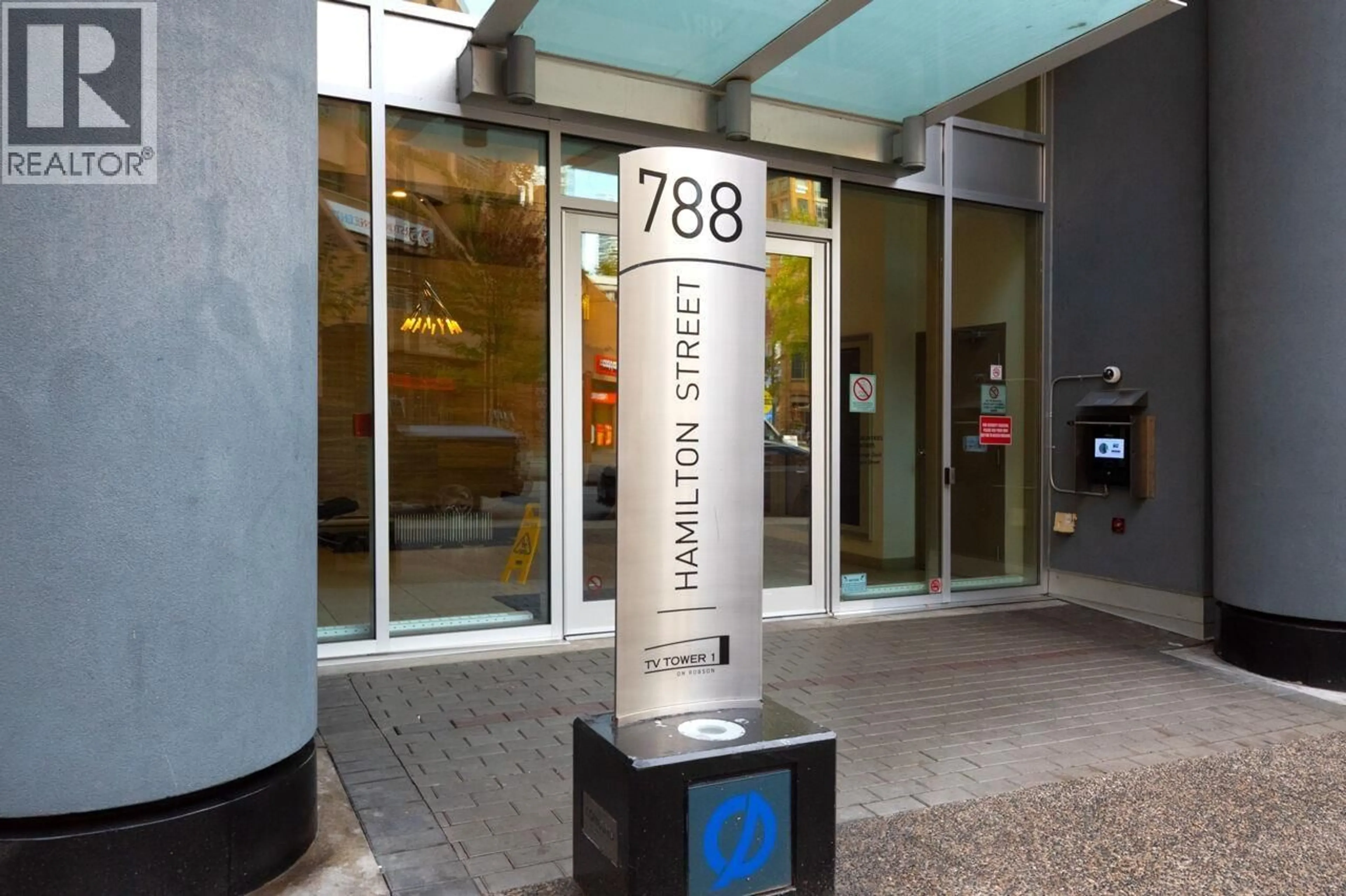 Indoor foyer for 805 - 788 HAMILTON STREET, Vancouver British Columbia V6B0E9