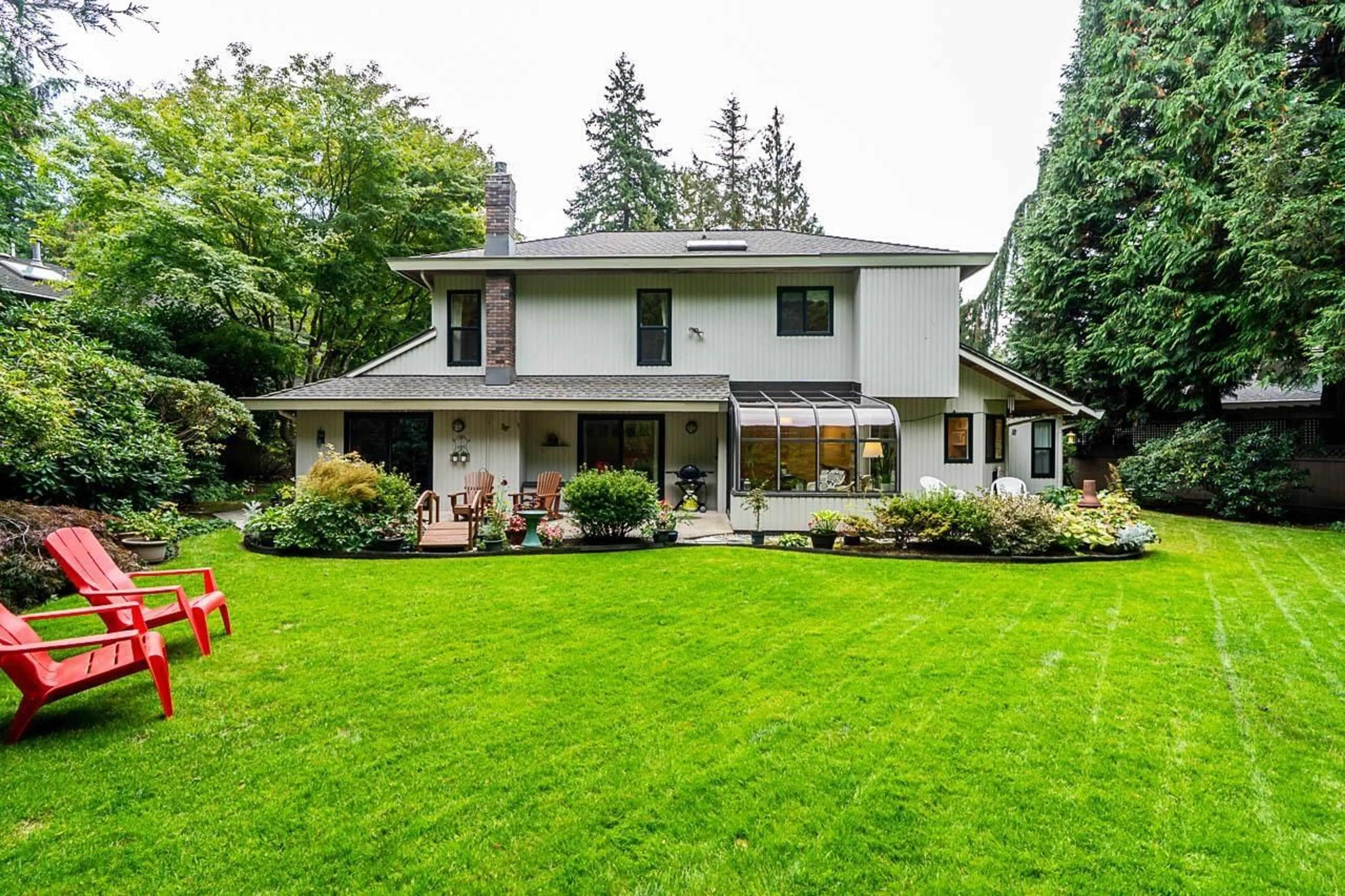 Home with vinyl exterior material, street for 13197 AMBLE GREENE, Surrey British Columbia V4A6P9