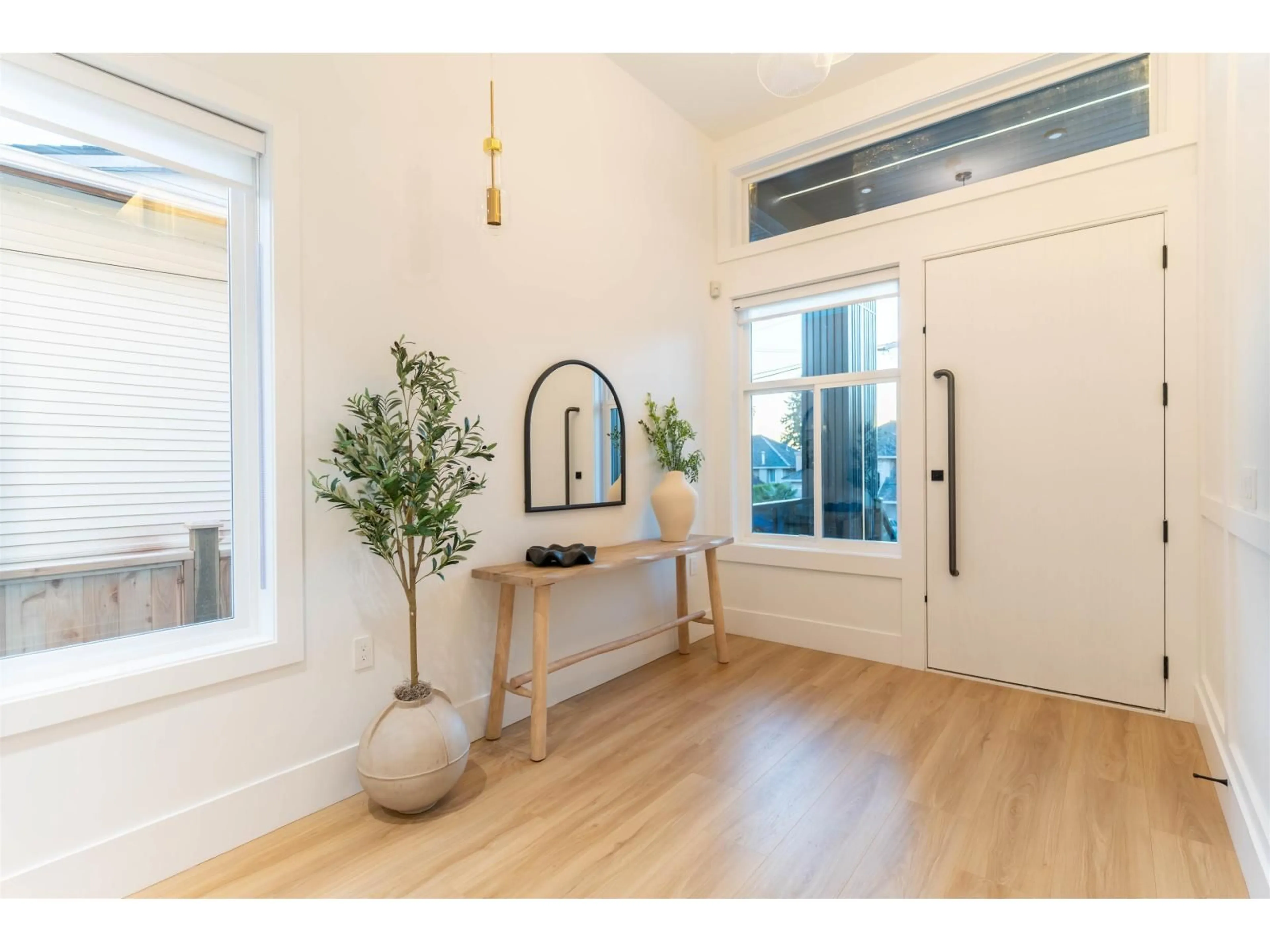 Indoor entryway for 7684 115A, Delta British Columbia V4C5R2