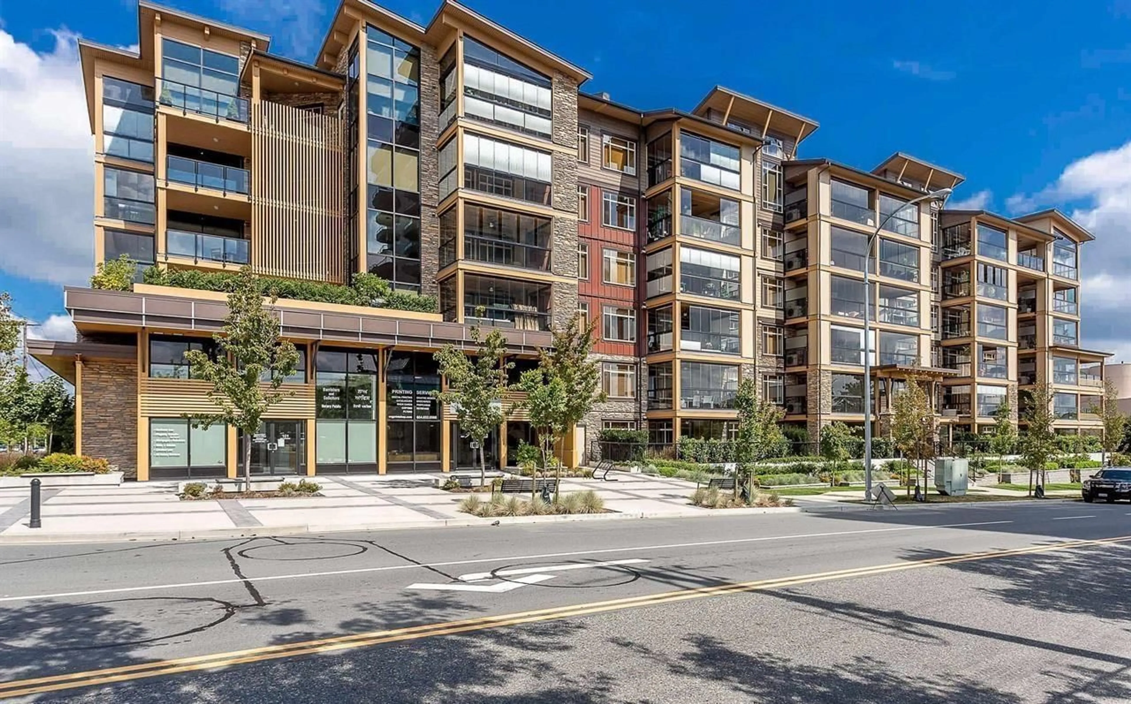 Patio, building for 507 - 2860 TRETHEWEY, Abbotsford British Columbia V2T0G5
