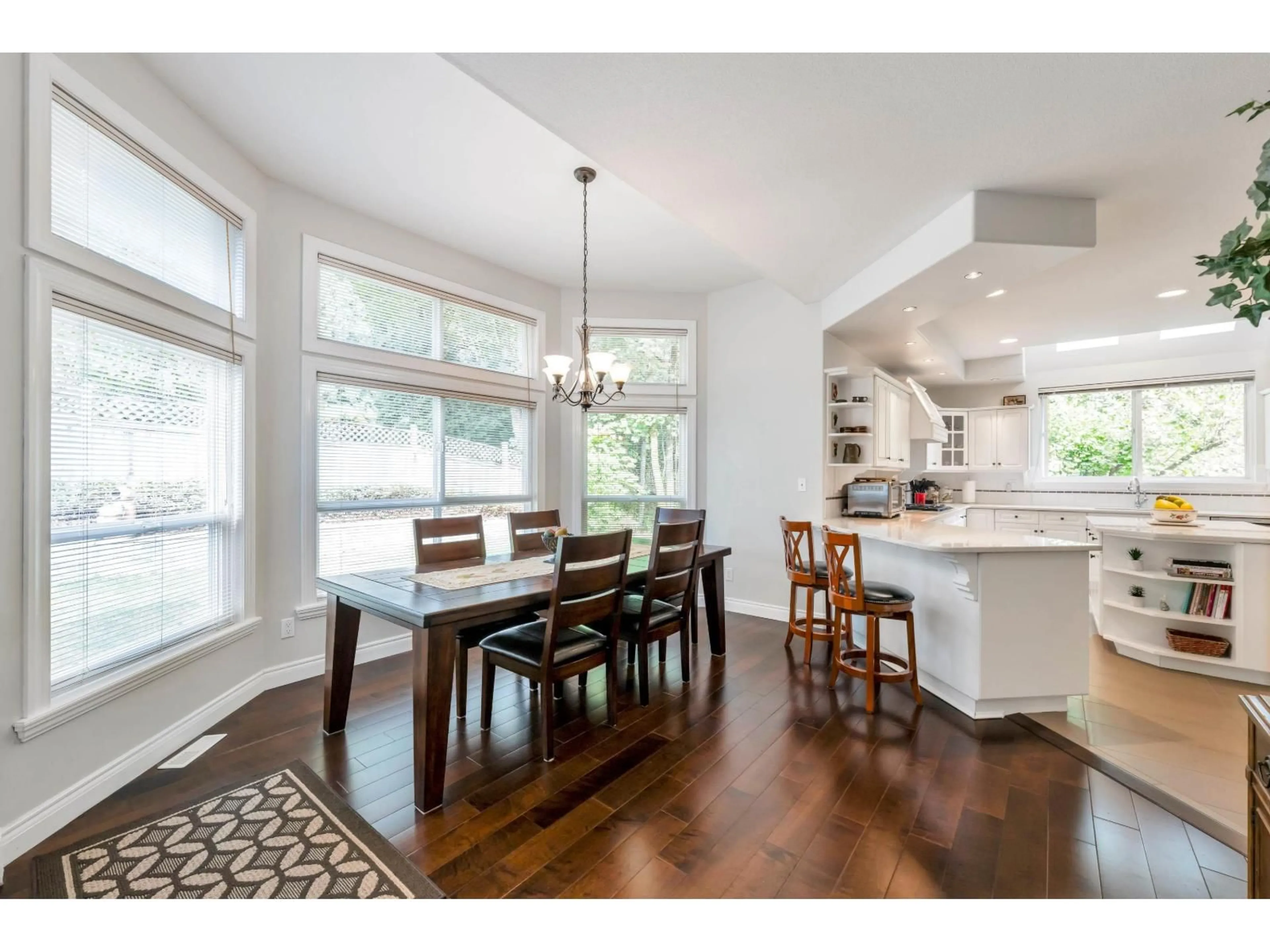Open concept kitchen, wood/laminate floor for 16683 77, Surrey British Columbia V4N0L3