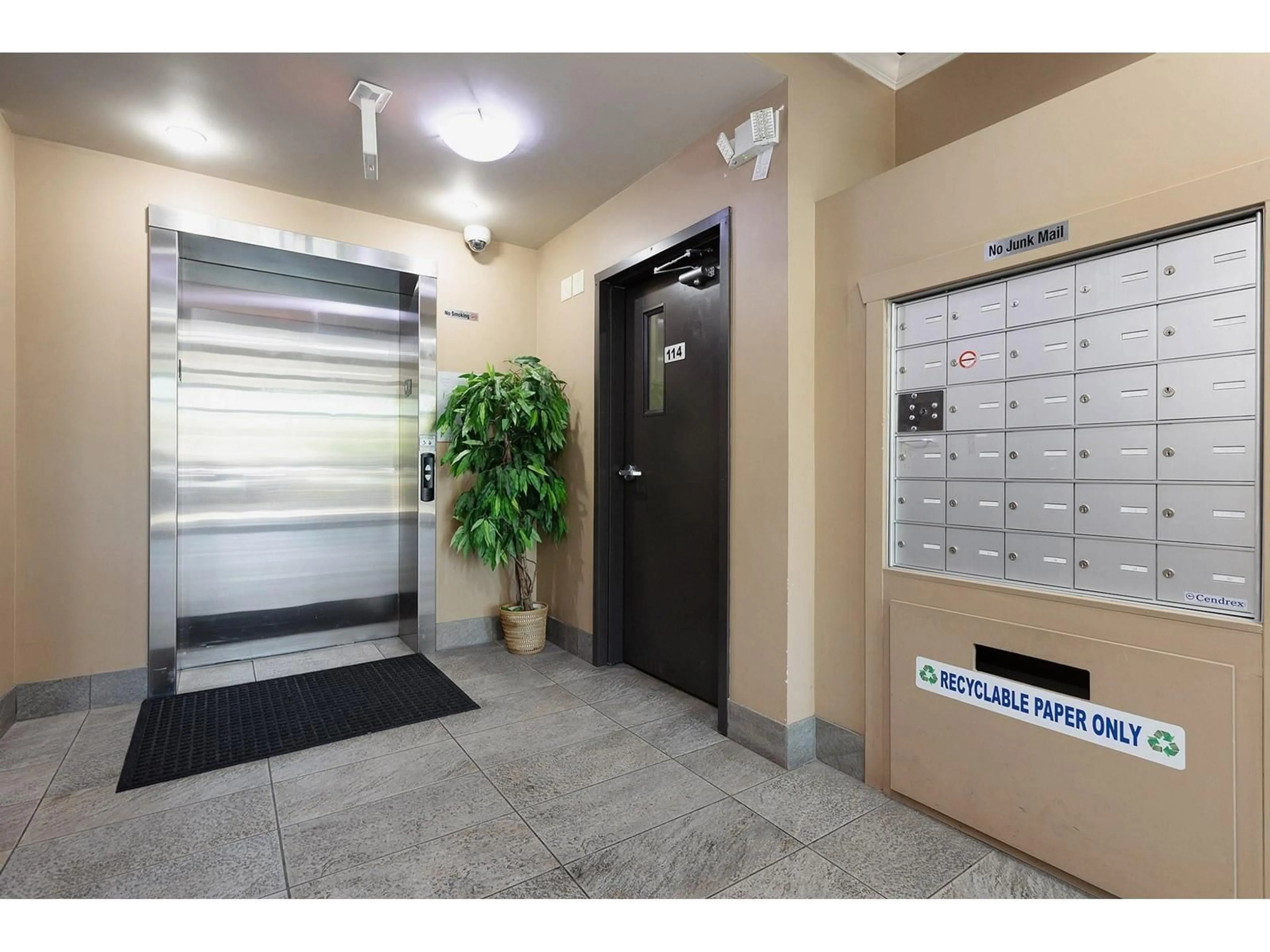 Indoor foyer for 411 - 8168 120A, Surrey British Columbia V3W3P3