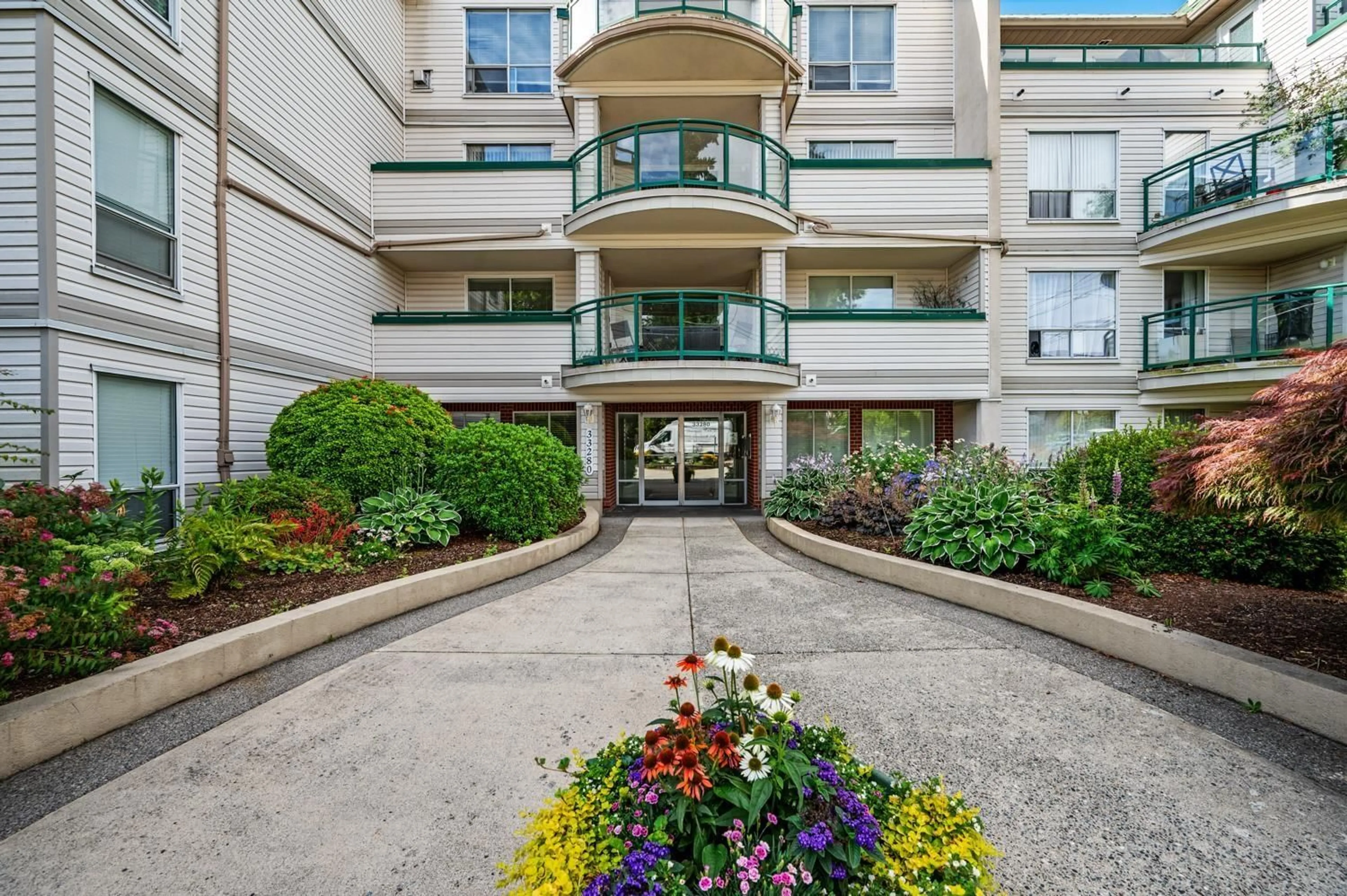 Indoor foyer for 407 - 33280 BOURQUIN EAST, Abbotsford British Columbia V2S7K2