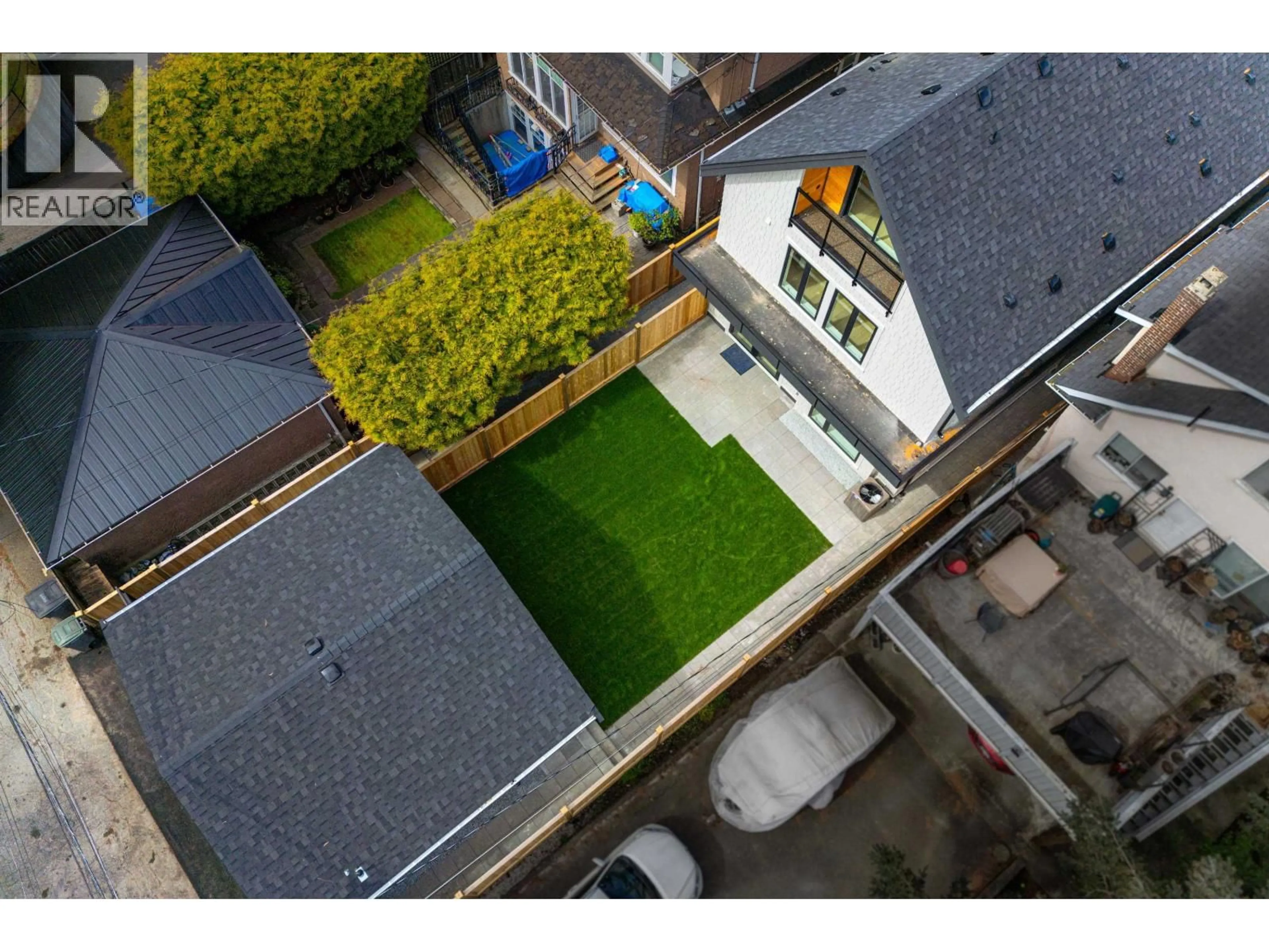 A pic from outside/outdoor area/front of a property/back of a property/a pic from drone, street for 968 17TH AVENUE, Vancouver British Columbia V5Z1V4
