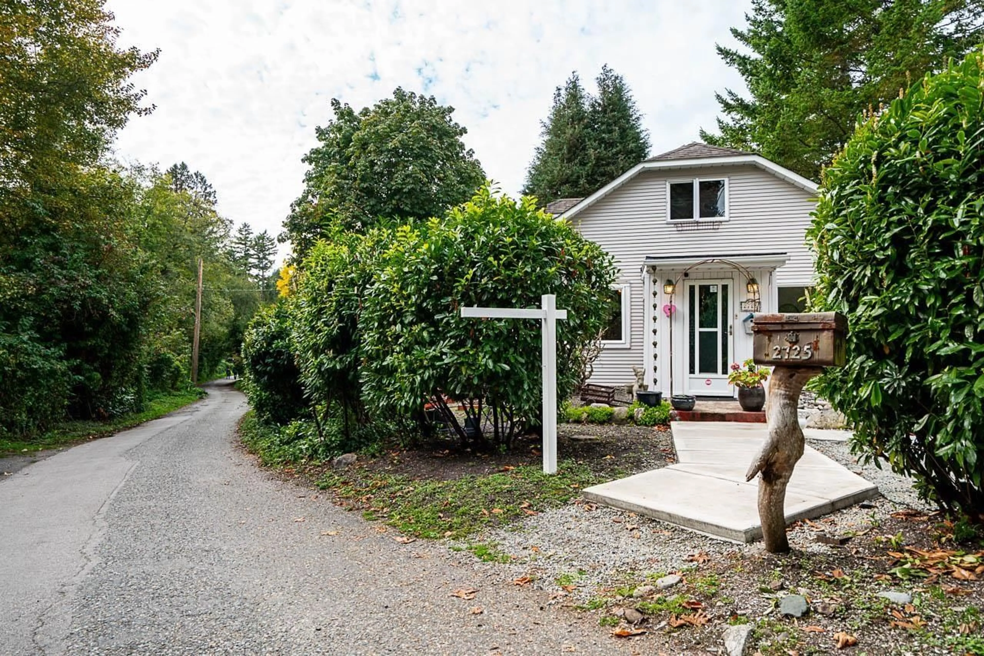 Unknown for 2725 GORDON, Surrey British Columbia V4A3J2