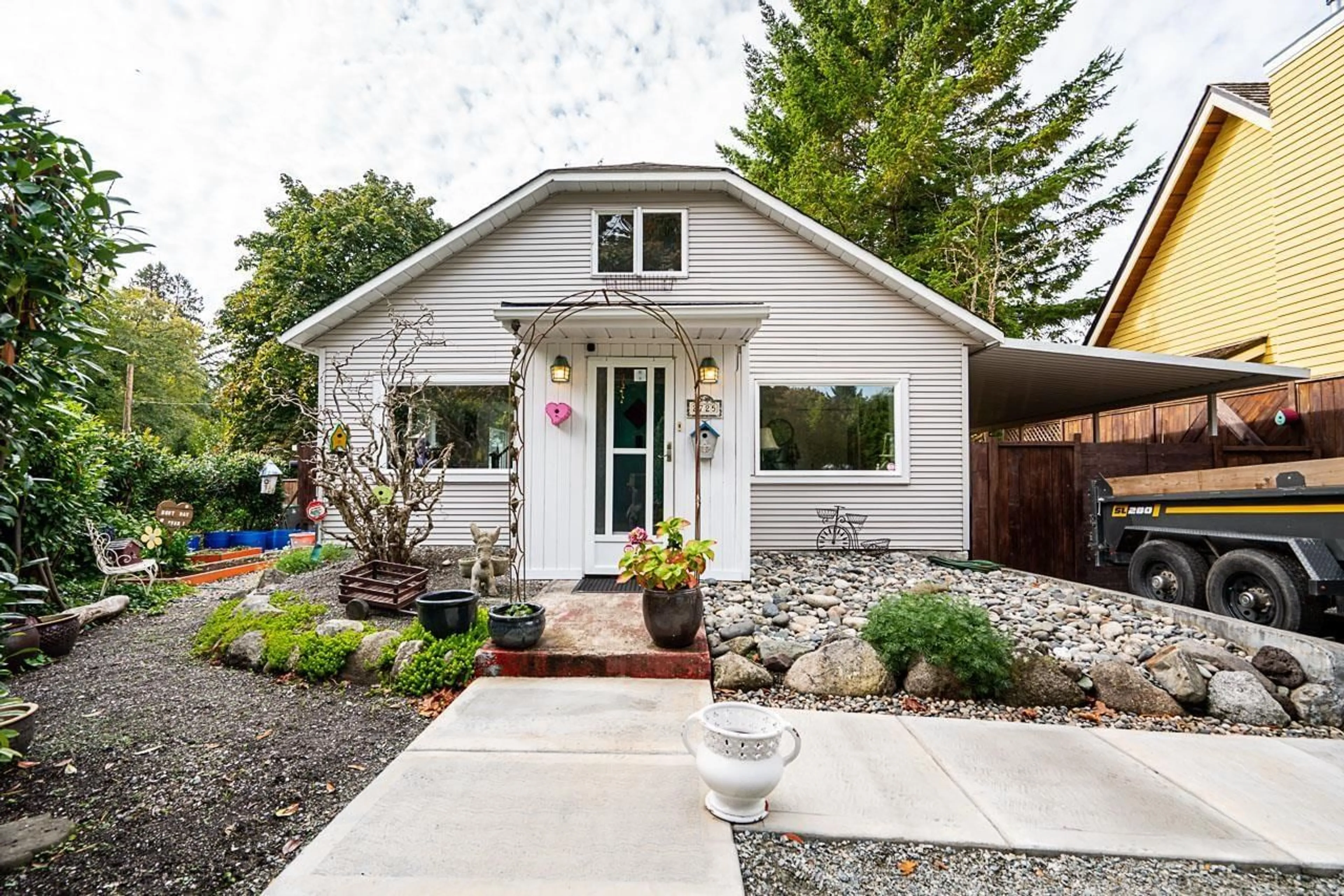 Unknown for 2725 GORDON, Surrey British Columbia V4A3J2