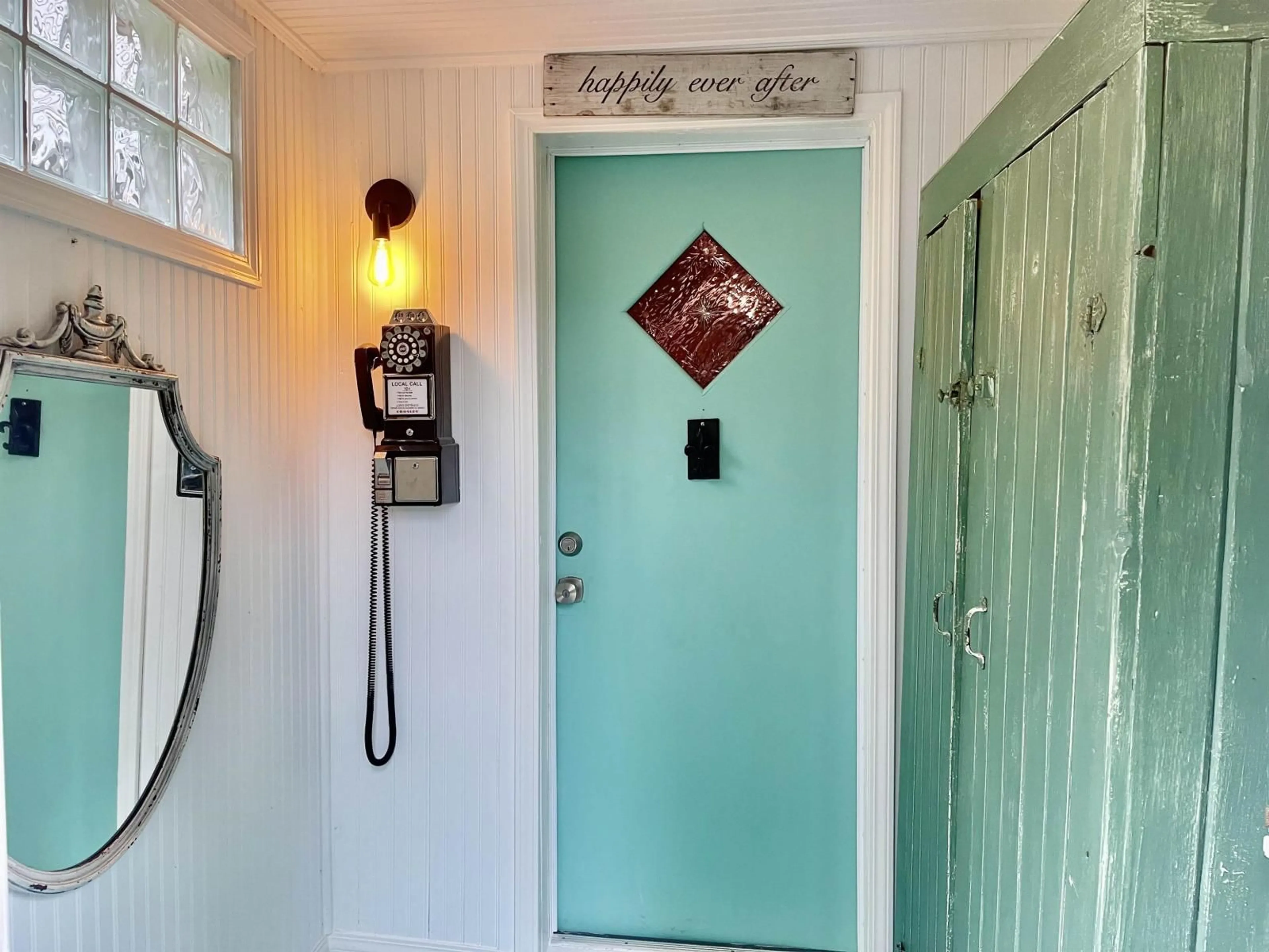 Indoor entryway for 2725 GORDON, Surrey British Columbia V4A3J2