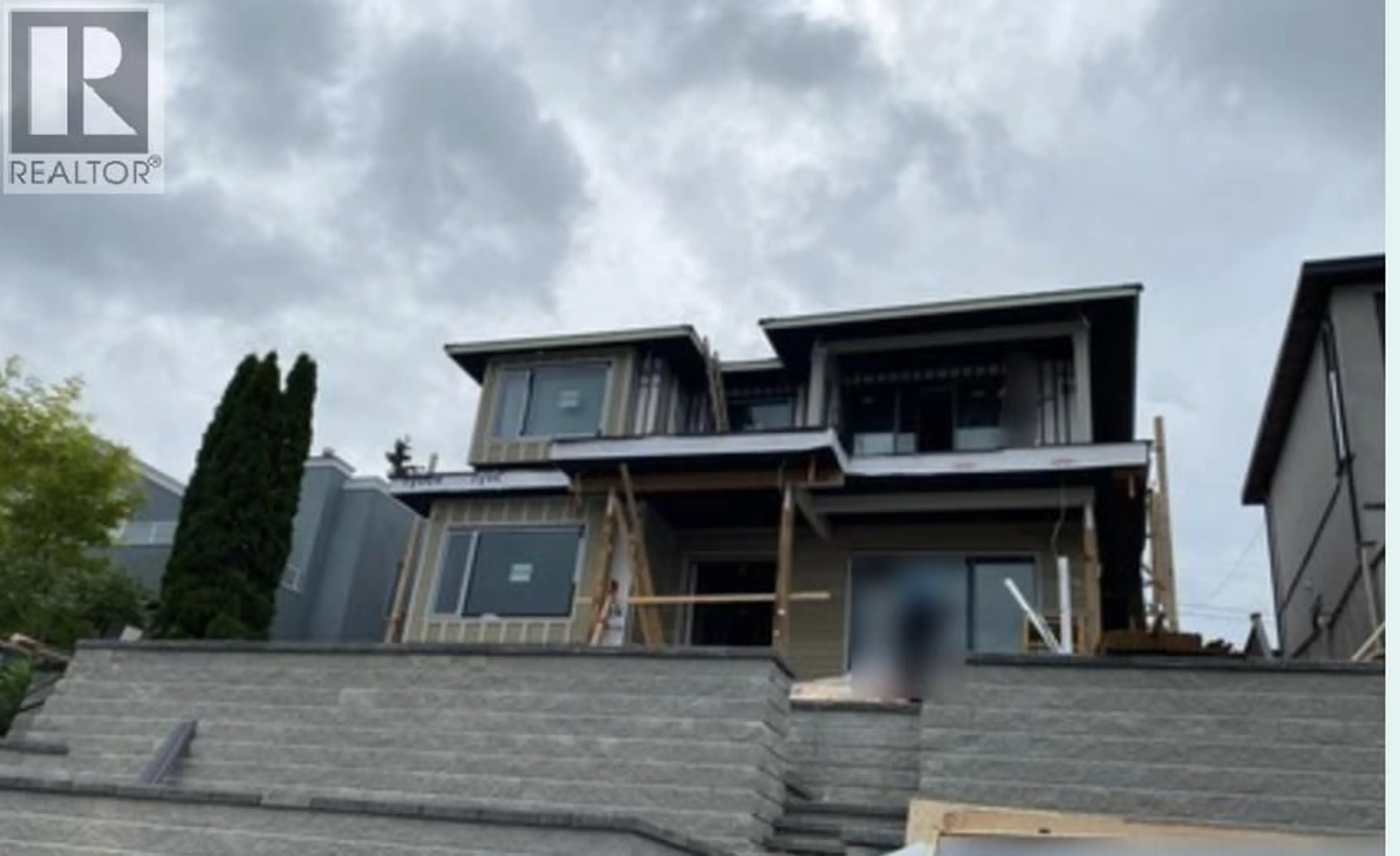 A pic from outside/outdoor area/front of a property/back of a property/a pic from drone, building for 4018 NITHSDALE STREET, Burnaby British Columbia V5G1P6