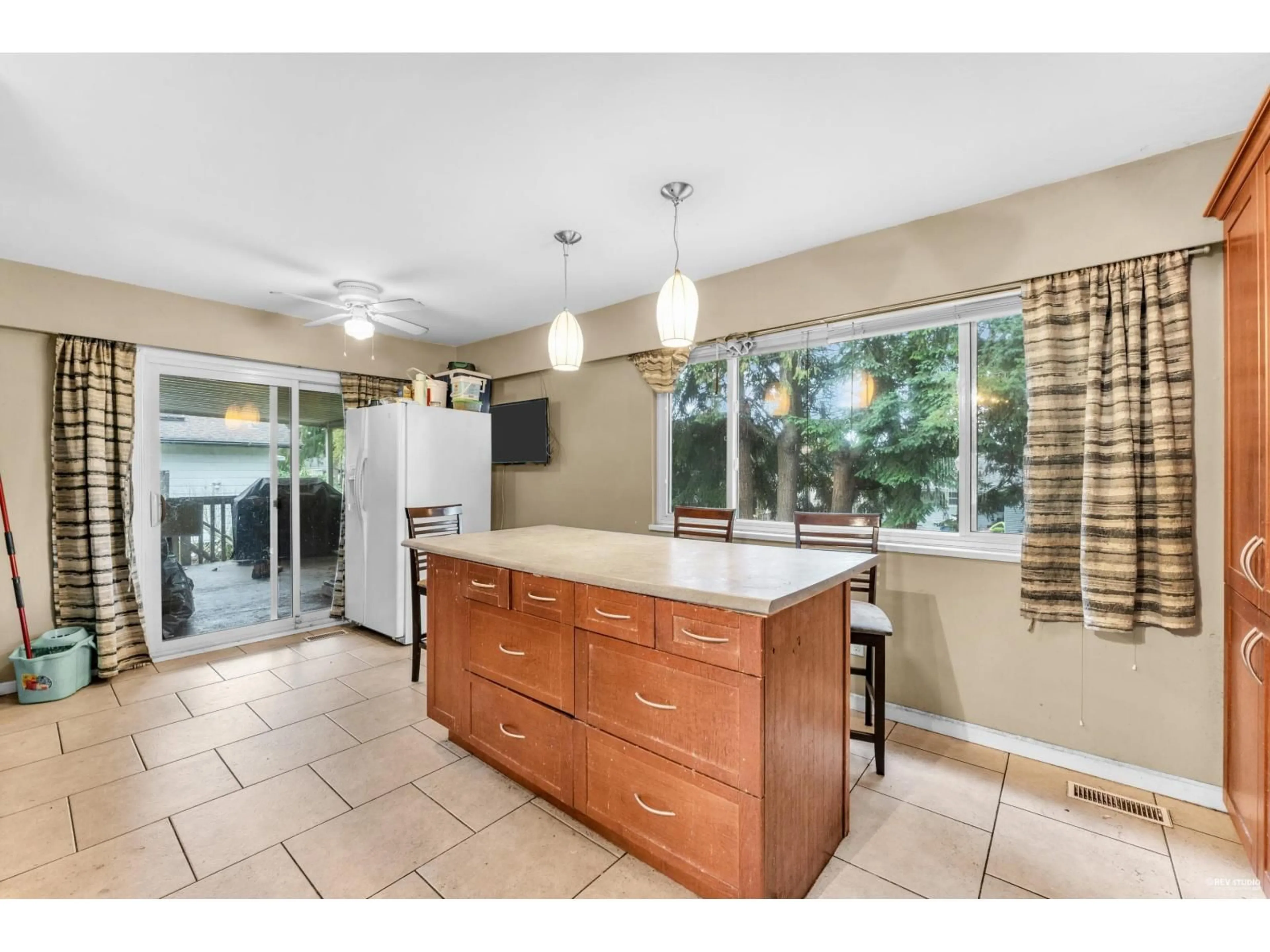 Open concept kitchen, ceramic/tile floor for 11876 82A, Delta British Columbia V4C2E6