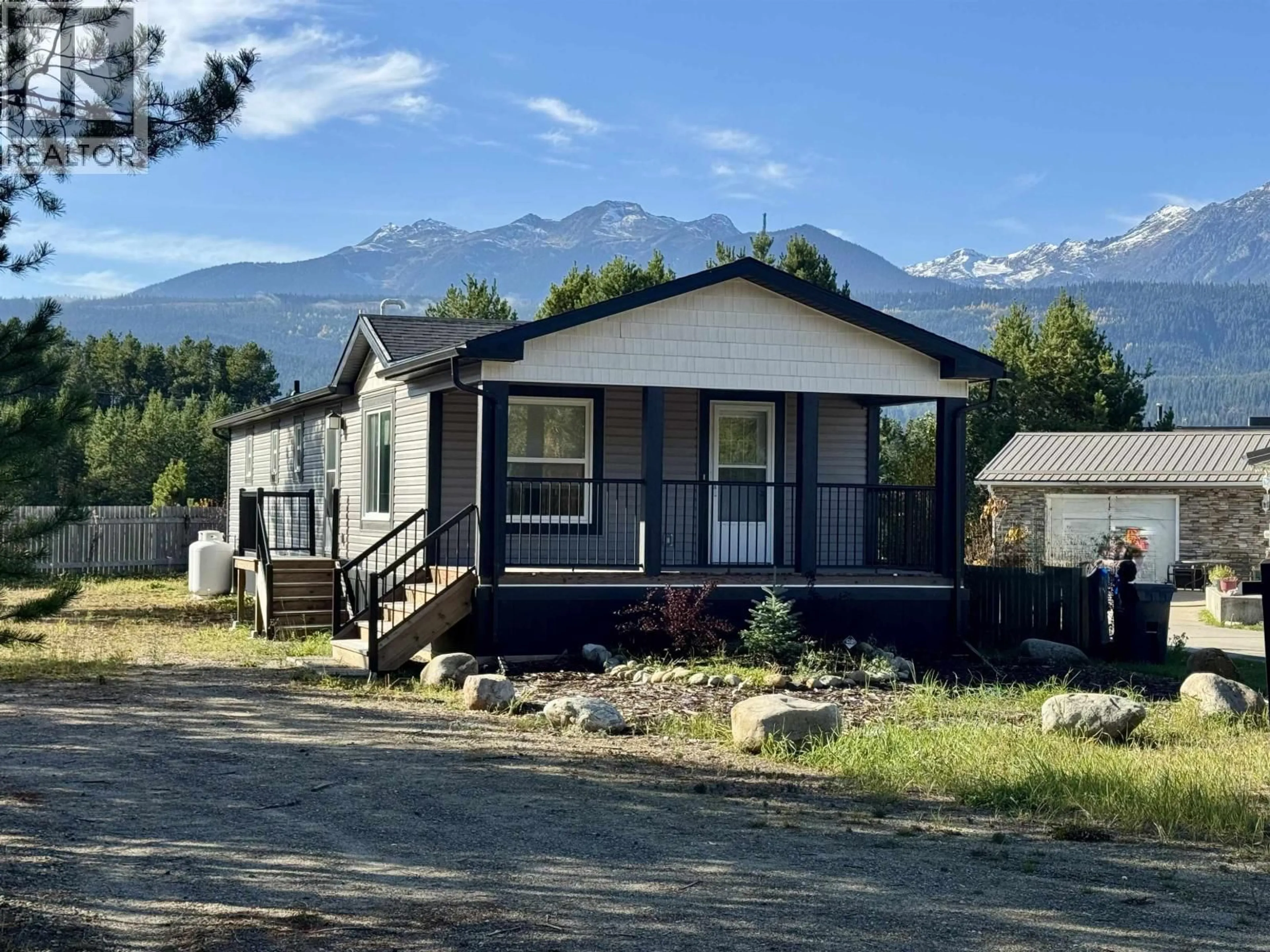 Home with vinyl exterior material, mountain view for 1471 8TH PLACE, Valemount British Columbia V0E2Z0
