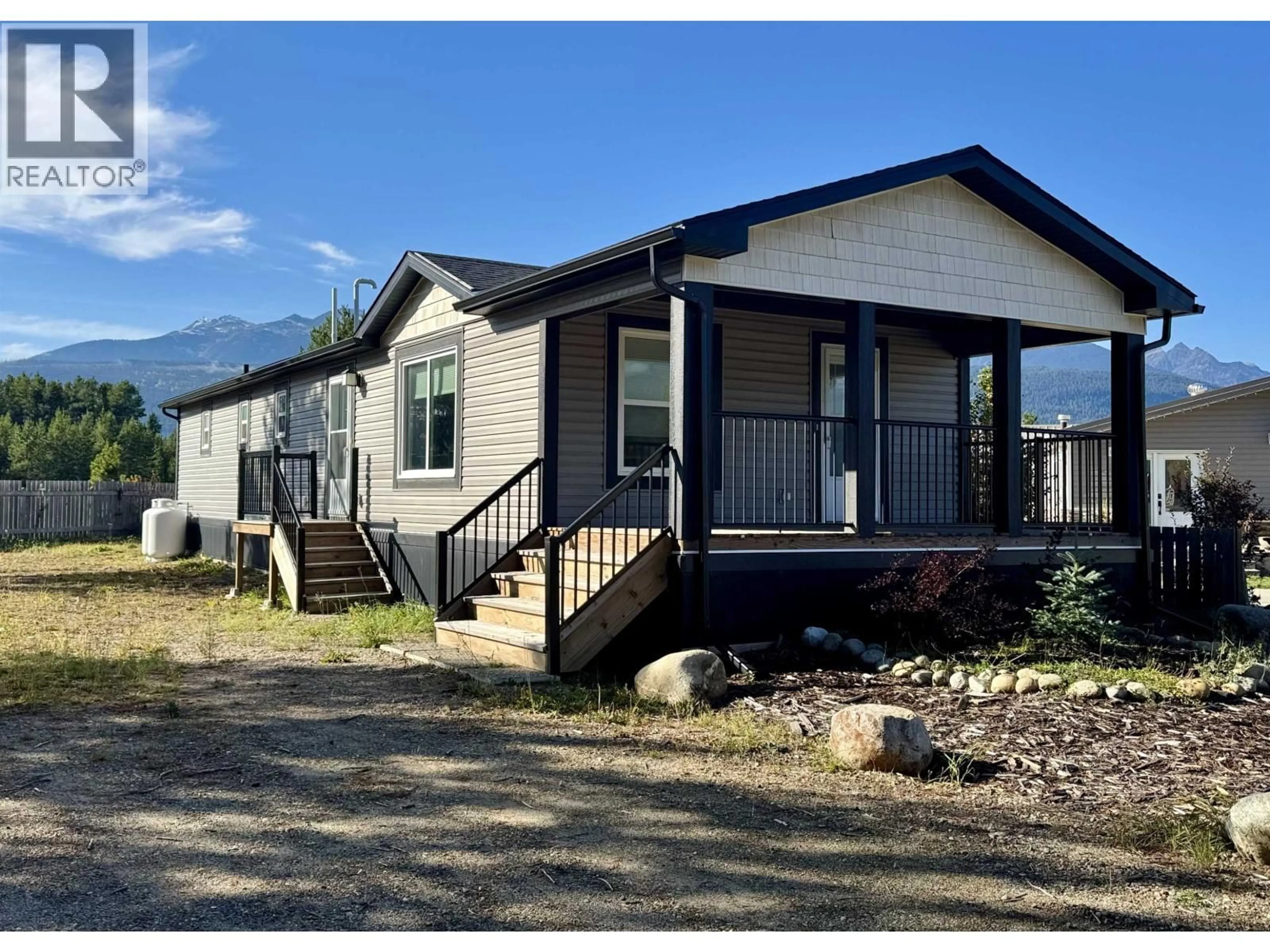 Home with vinyl exterior material, mountain view for 1471 8TH PLACE, Valemount British Columbia V0E2Z0