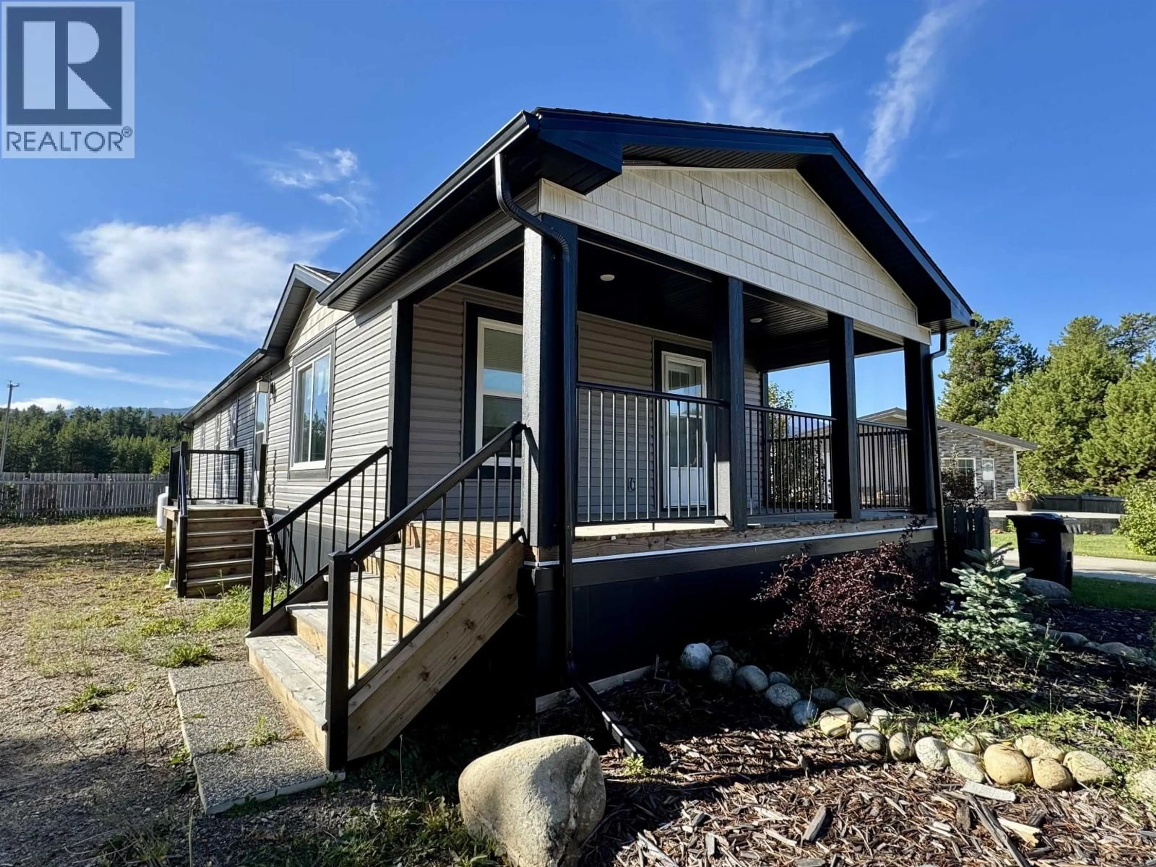 Home with vinyl exterior material, street for 1471 8TH PLACE, Valemount British Columbia V0E2Z0