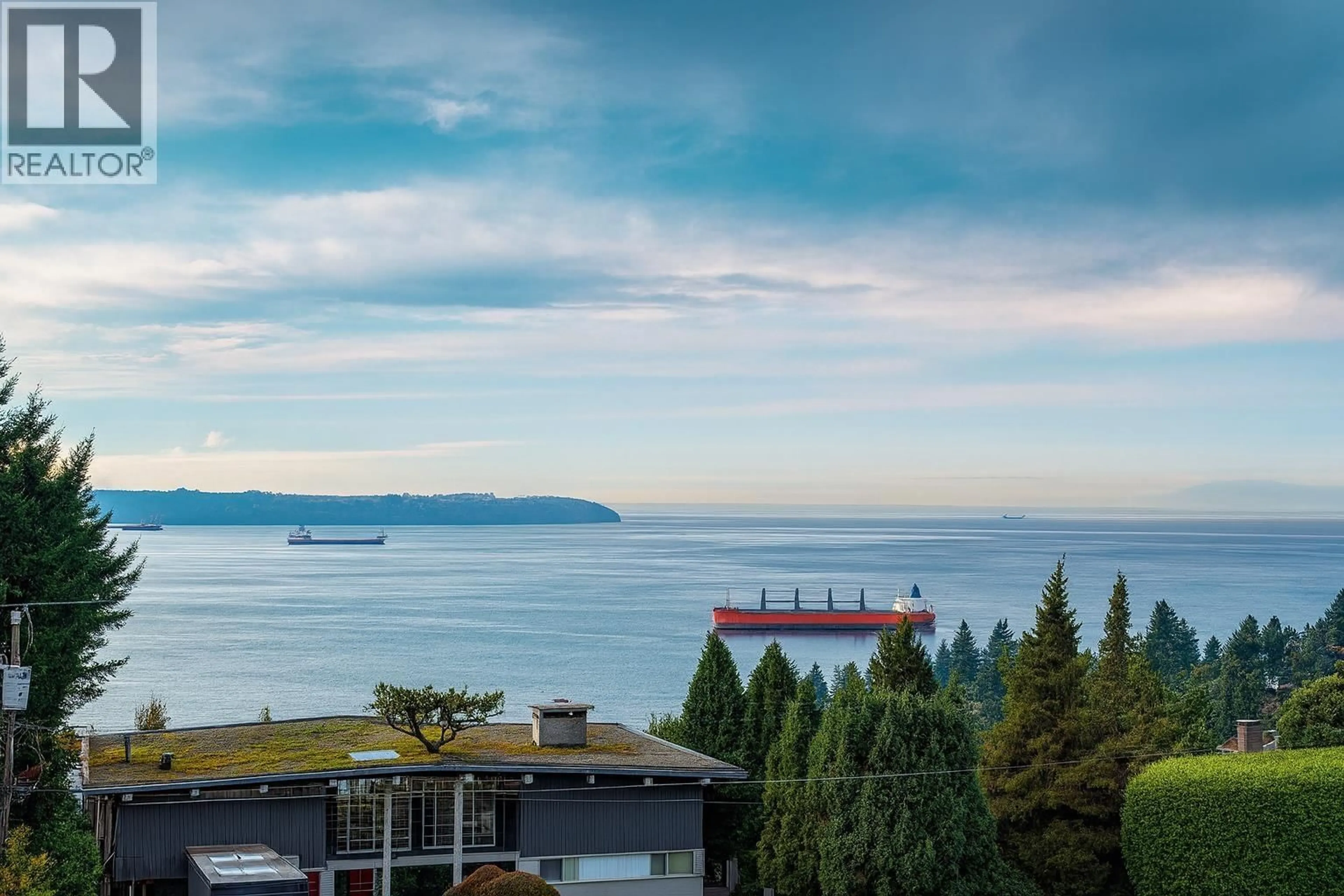 A pic from outside/outdoor area/front of a property/back of a property/a pic from drone, water/lake/river/ocean view for 3295 WESTMOUNT ROAD, West Vancouver British Columbia V7V3G5