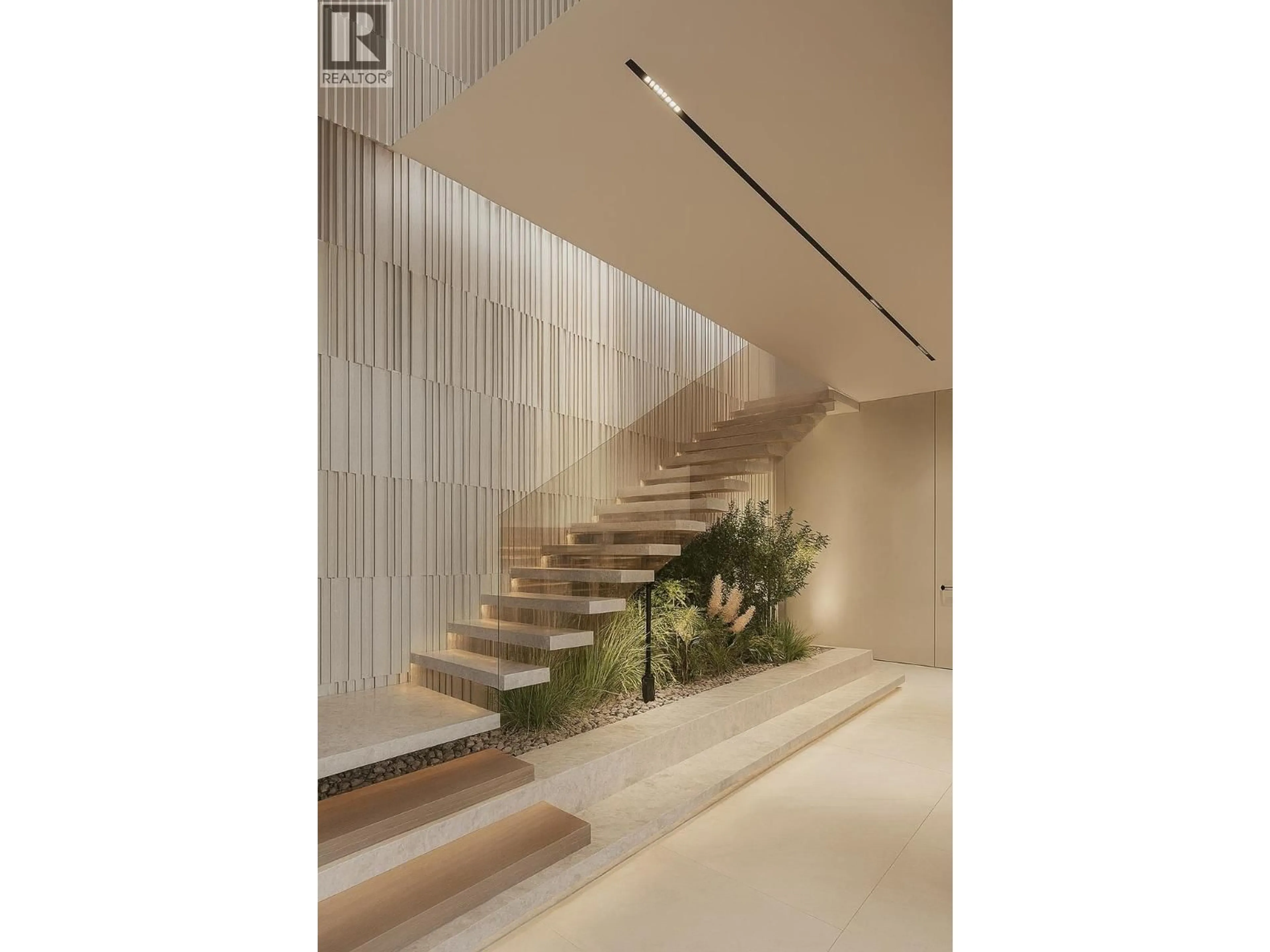 Indoor foyer for 3295 WESTMOUNT ROAD, West Vancouver British Columbia V7V3G5