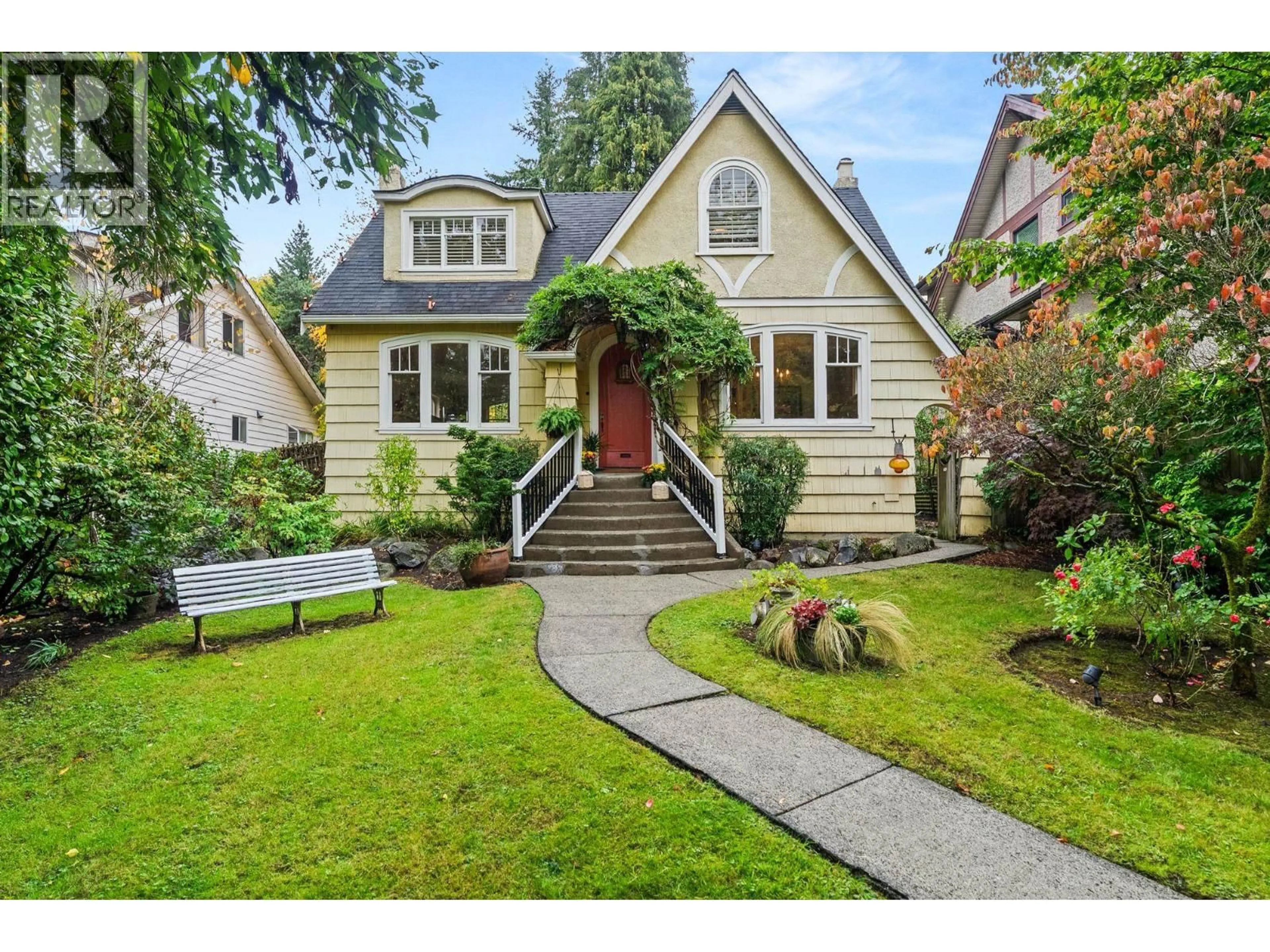 Home with vinyl exterior material, street for 3141 39TH AVENUE, Vancouver British Columbia V6N2Z7