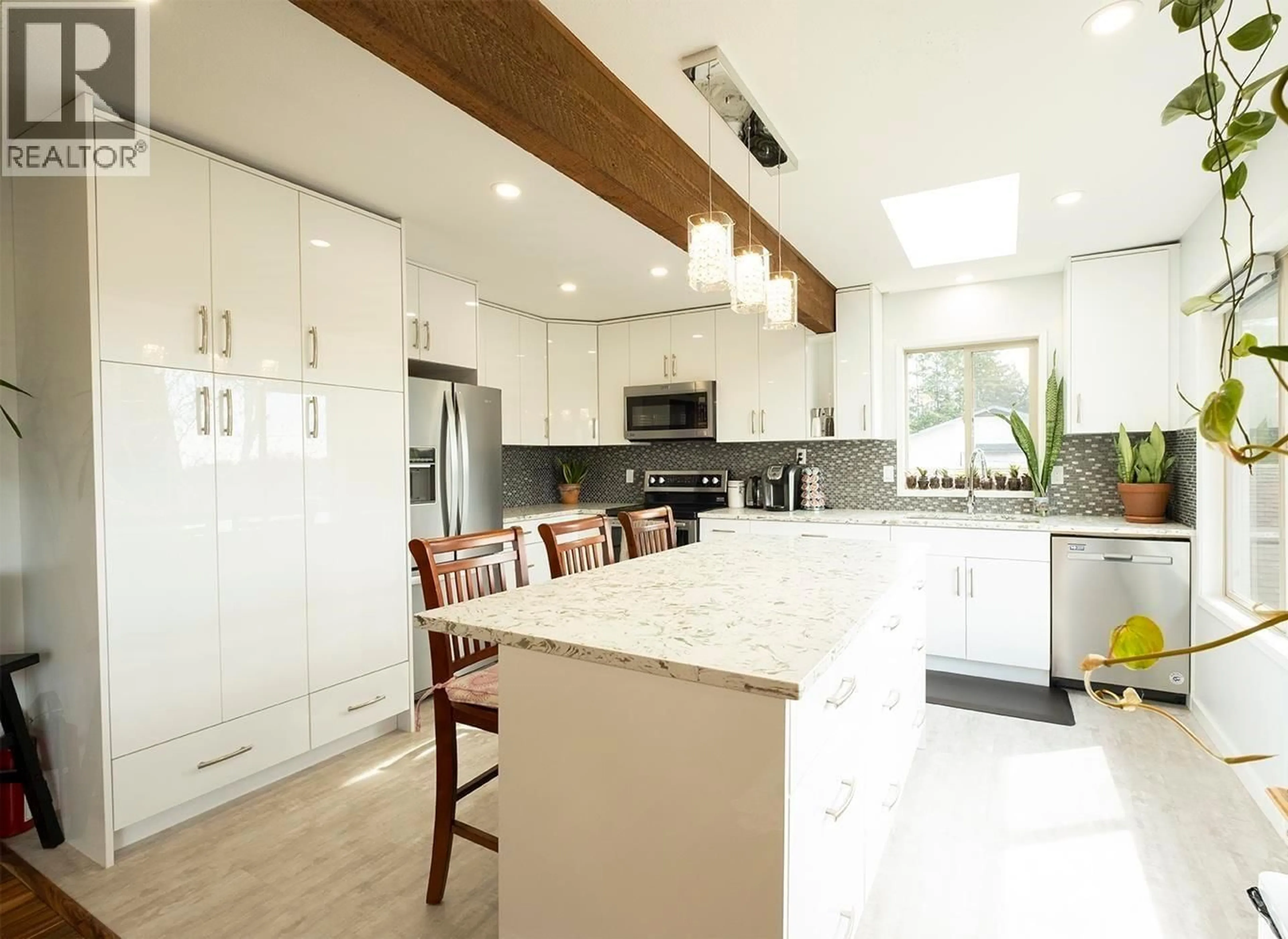 Contemporary kitchen, unknown for 4362 MARBLE ROAD, Sechelt British Columbia V7Z0B1
