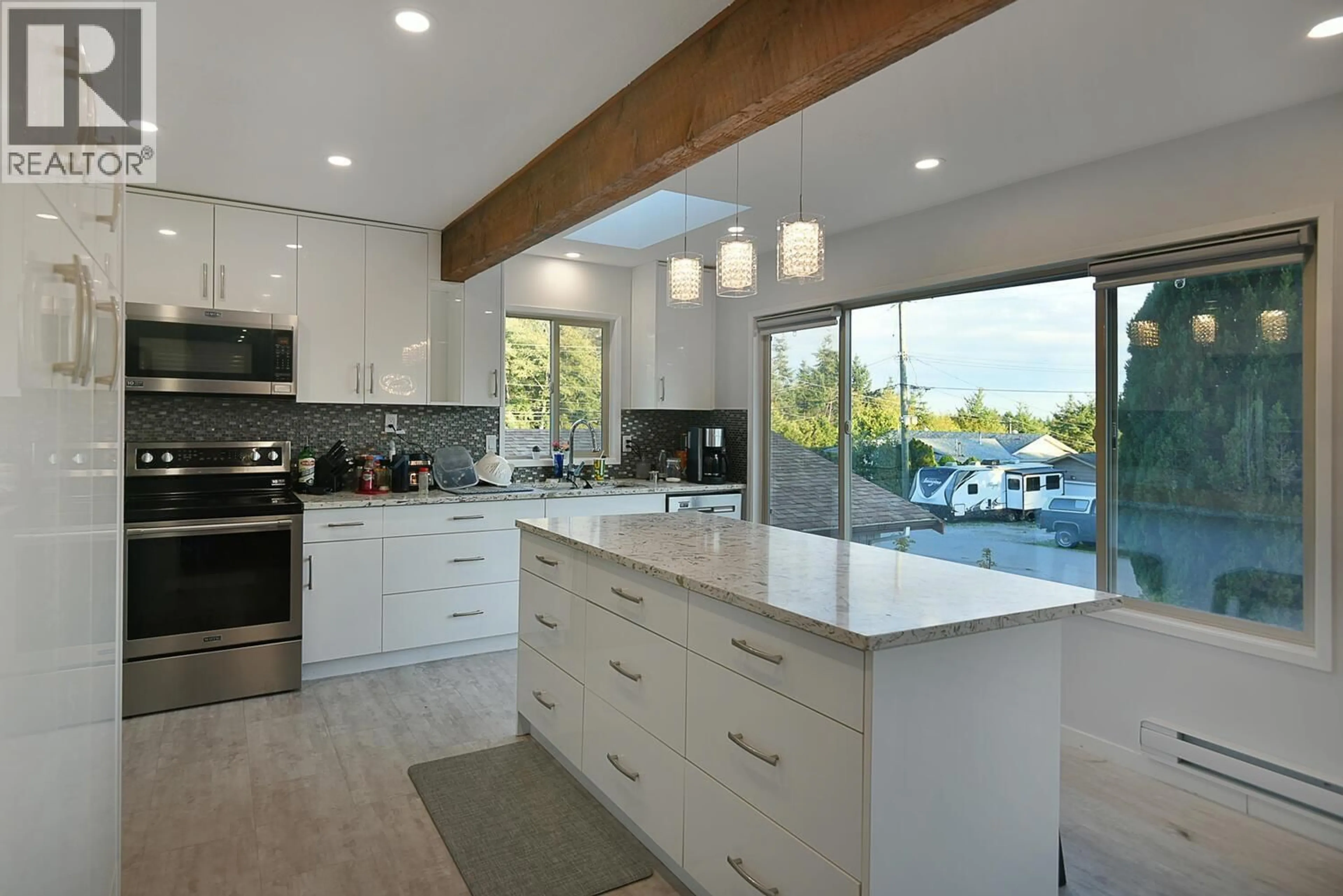 Contemporary kitchen, unknown for 4362 MARBLE ROAD, Sechelt British Columbia V7Z0B1
