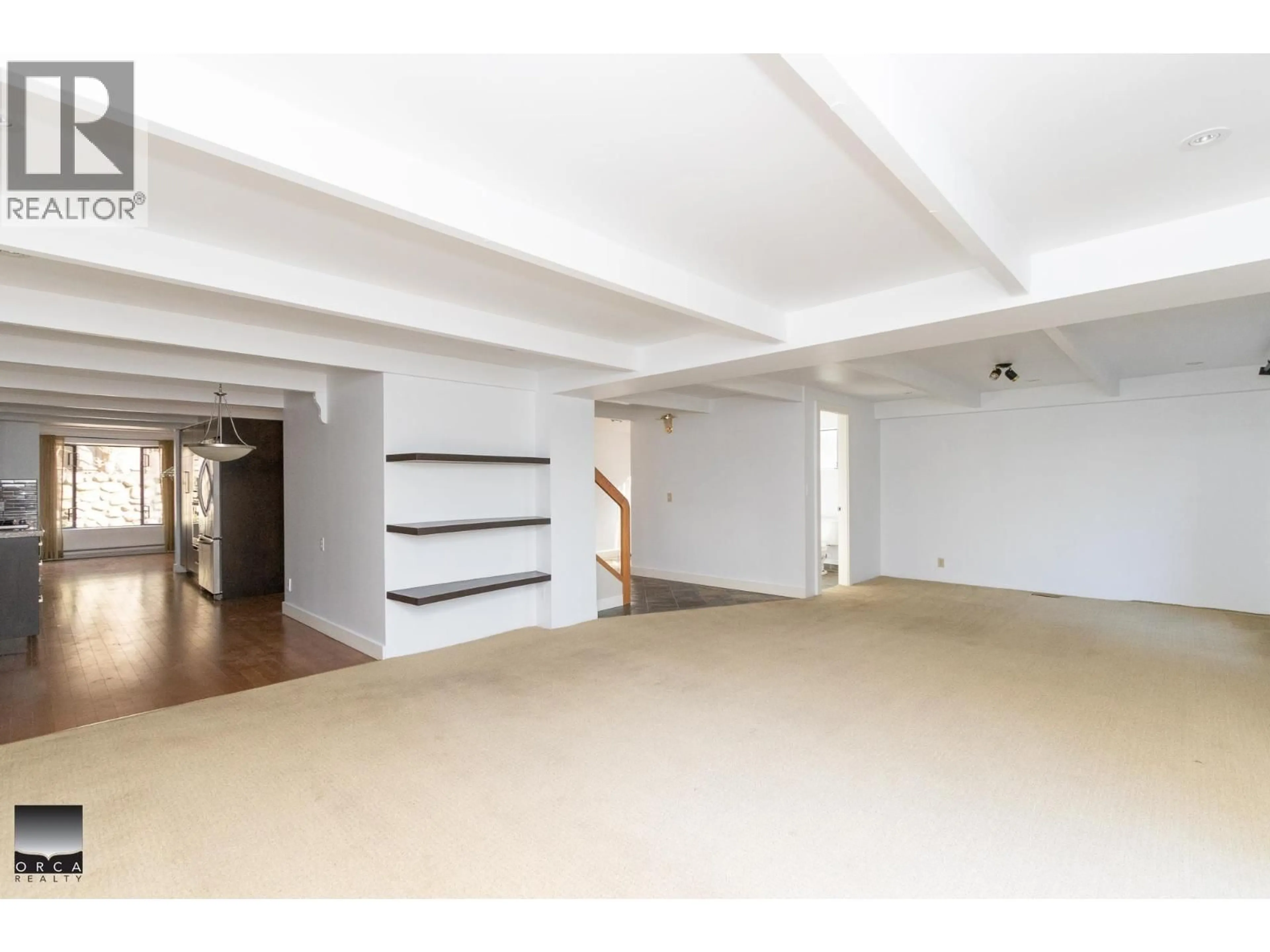 Indoor foyer for 4524 MARINEVIEW CRESCENT, North Vancouver British Columbia V7R3P2