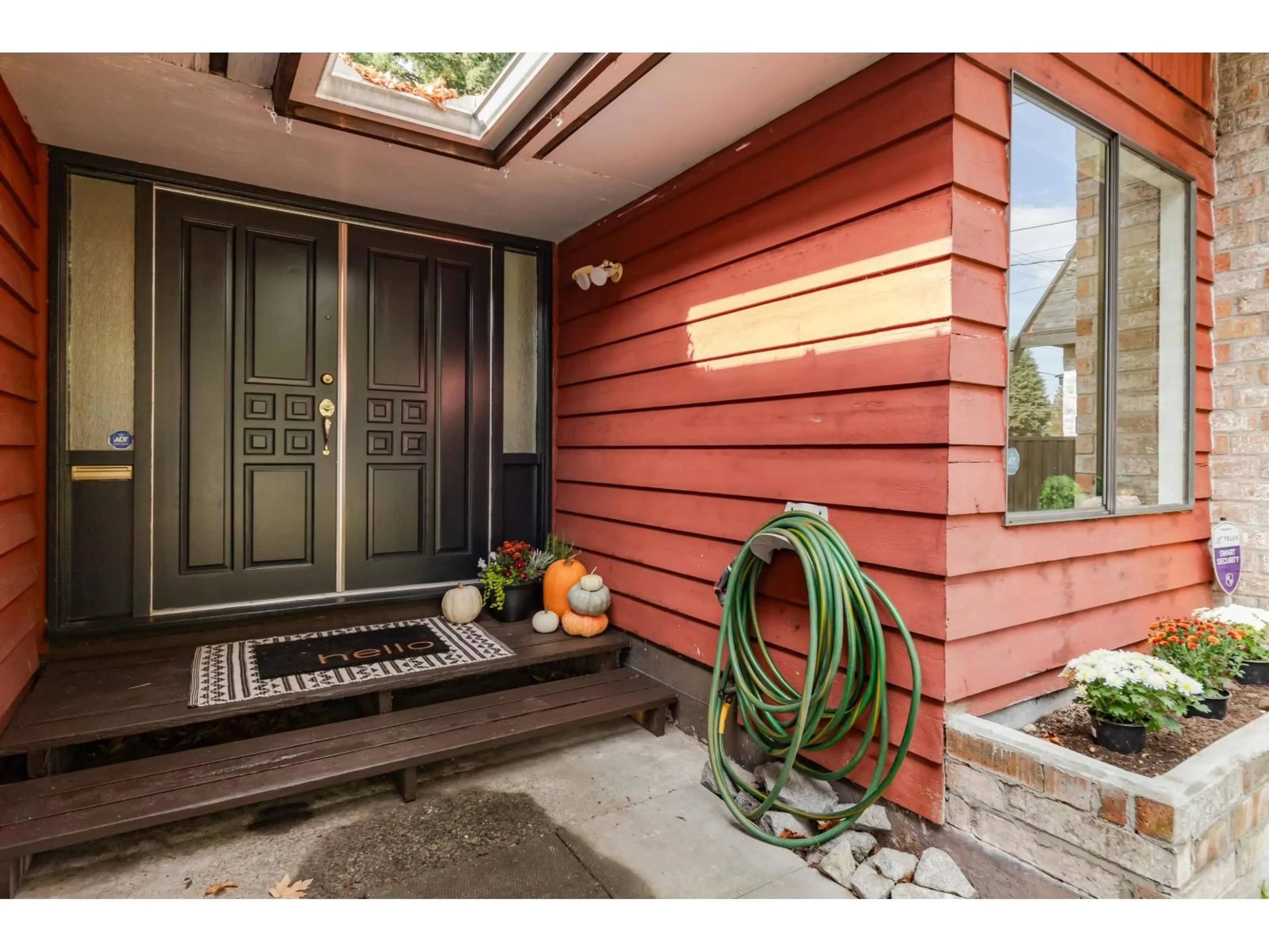 Indoor entryway for 9829 120A, Surrey British Columbia V3V4H8
