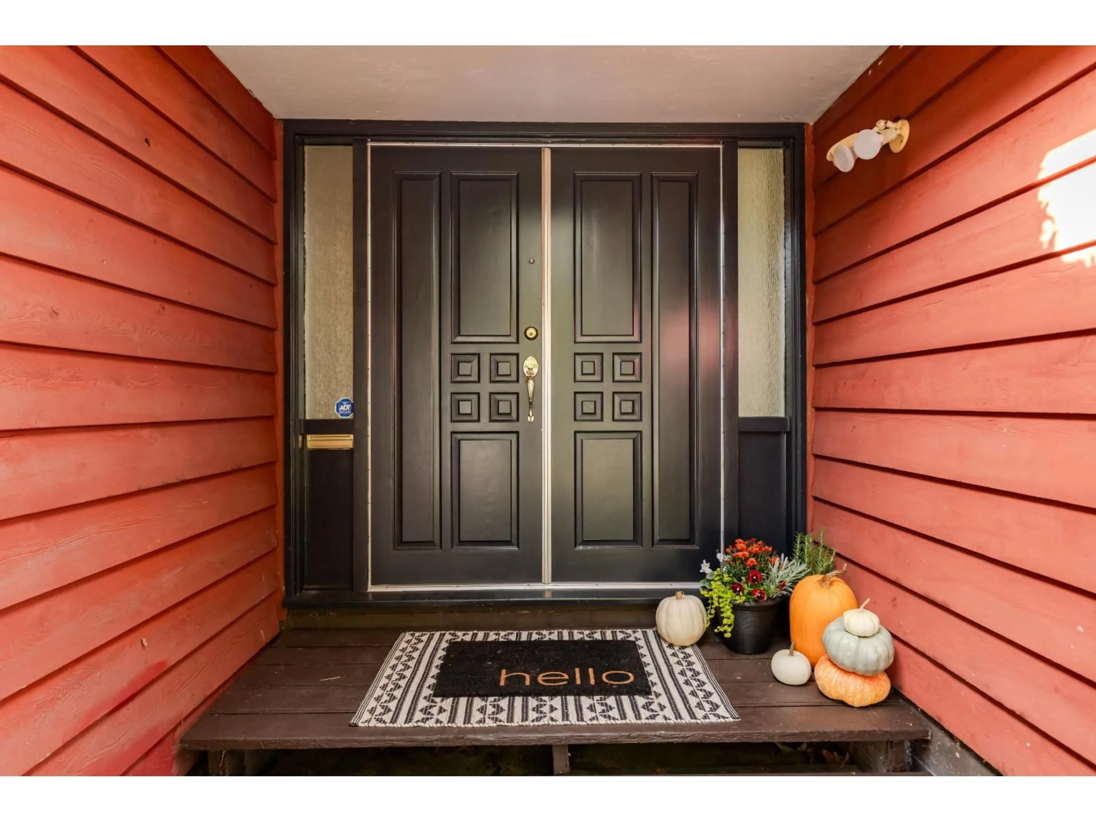 Indoor entryway for 9829 120A, Surrey British Columbia V3V4H8