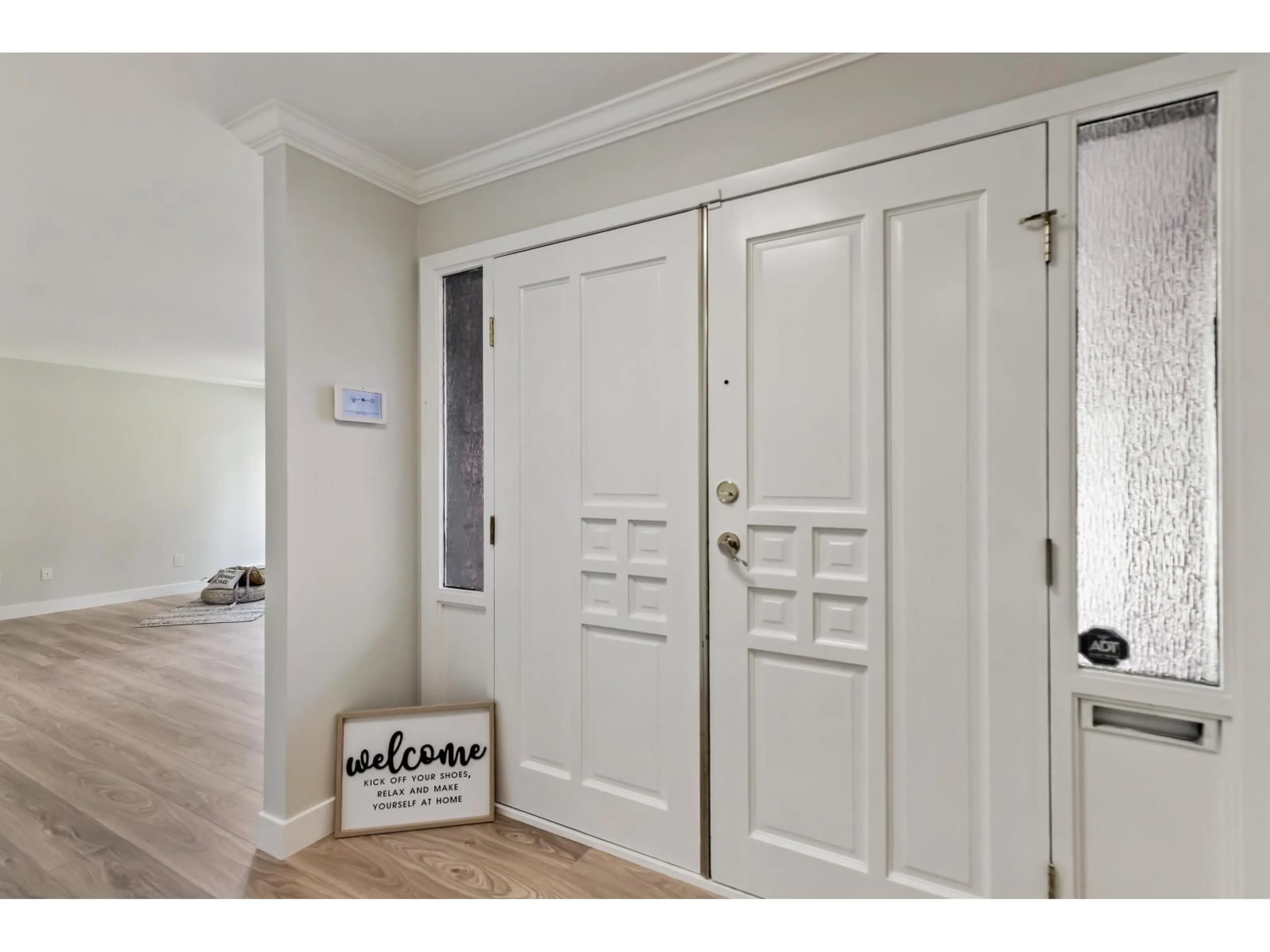 Indoor entryway for 9829 120A, Surrey British Columbia V3V4H8