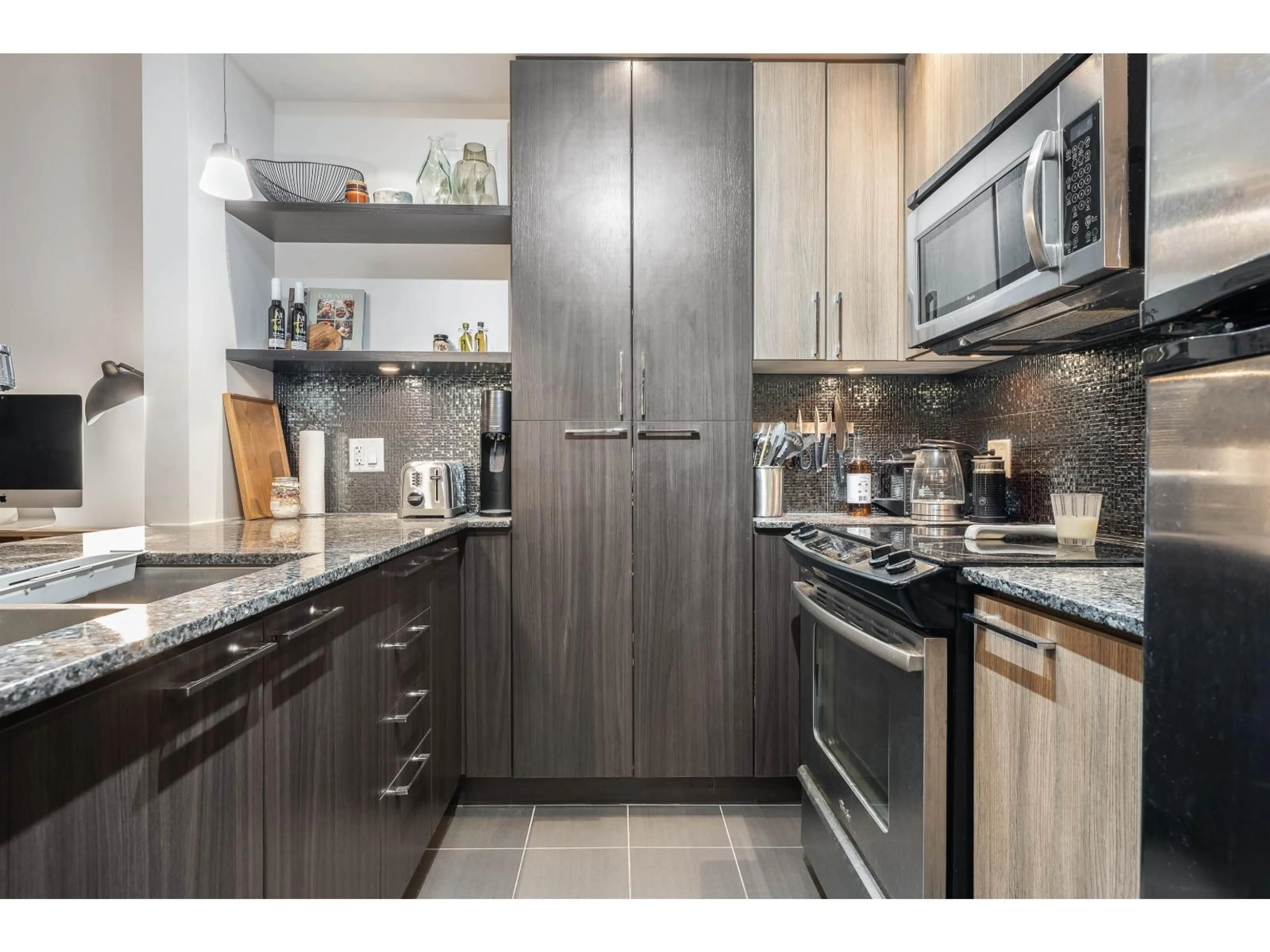 Standard kitchen, unknown for A318 - 20211 66, Langley British Columbia V2Y0L4
