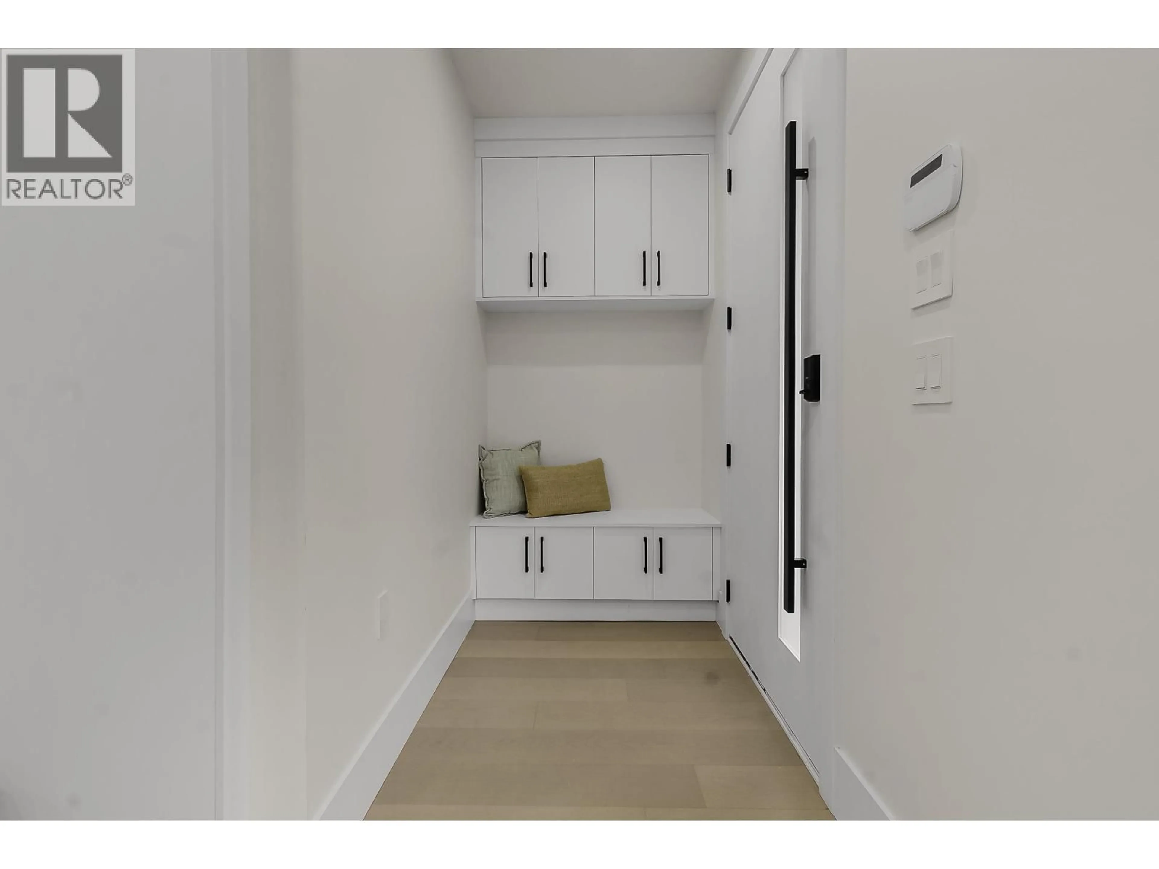 Unknown for 1 - 585 E 60TH AVENUE, Vancouver British Columbia V5X2A2