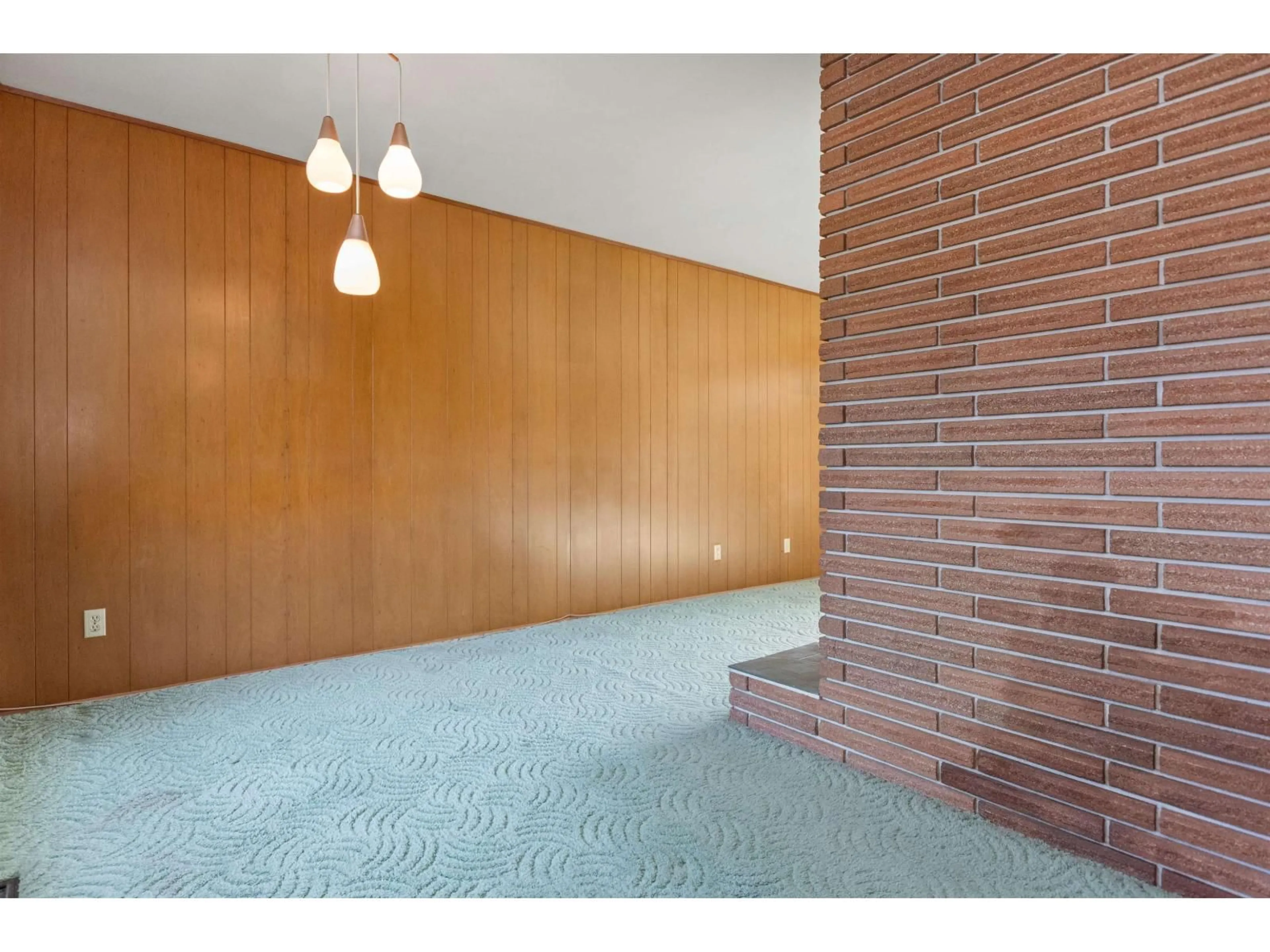 Indoor foyer for 311 ALLISON AVENUE, Hope British Columbia V0X1L0